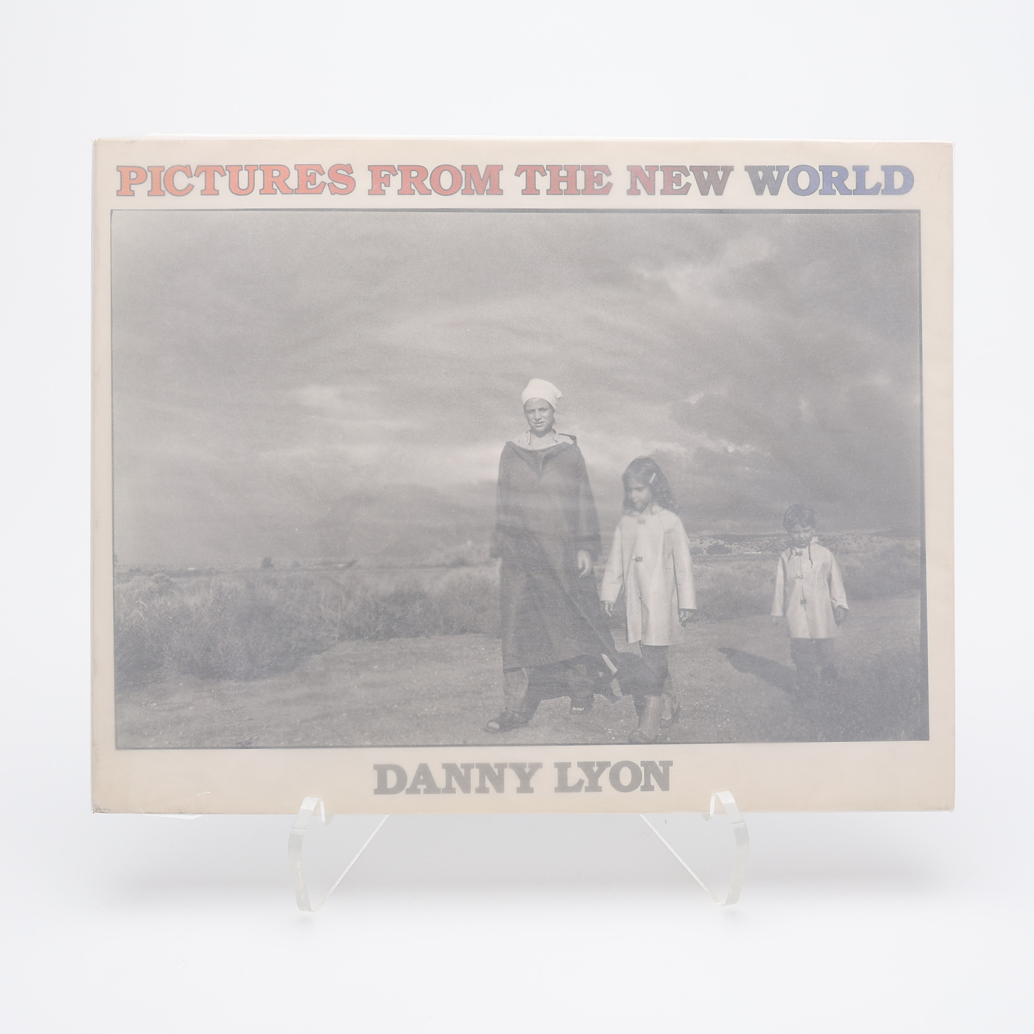 FOTO. DEN AMERIKANSKE FOTOGRAFEN DANNY LYONS "PICTURES FROM THE NEW WORLD" I FÖRSTA UPPLAGAN, 1981.
