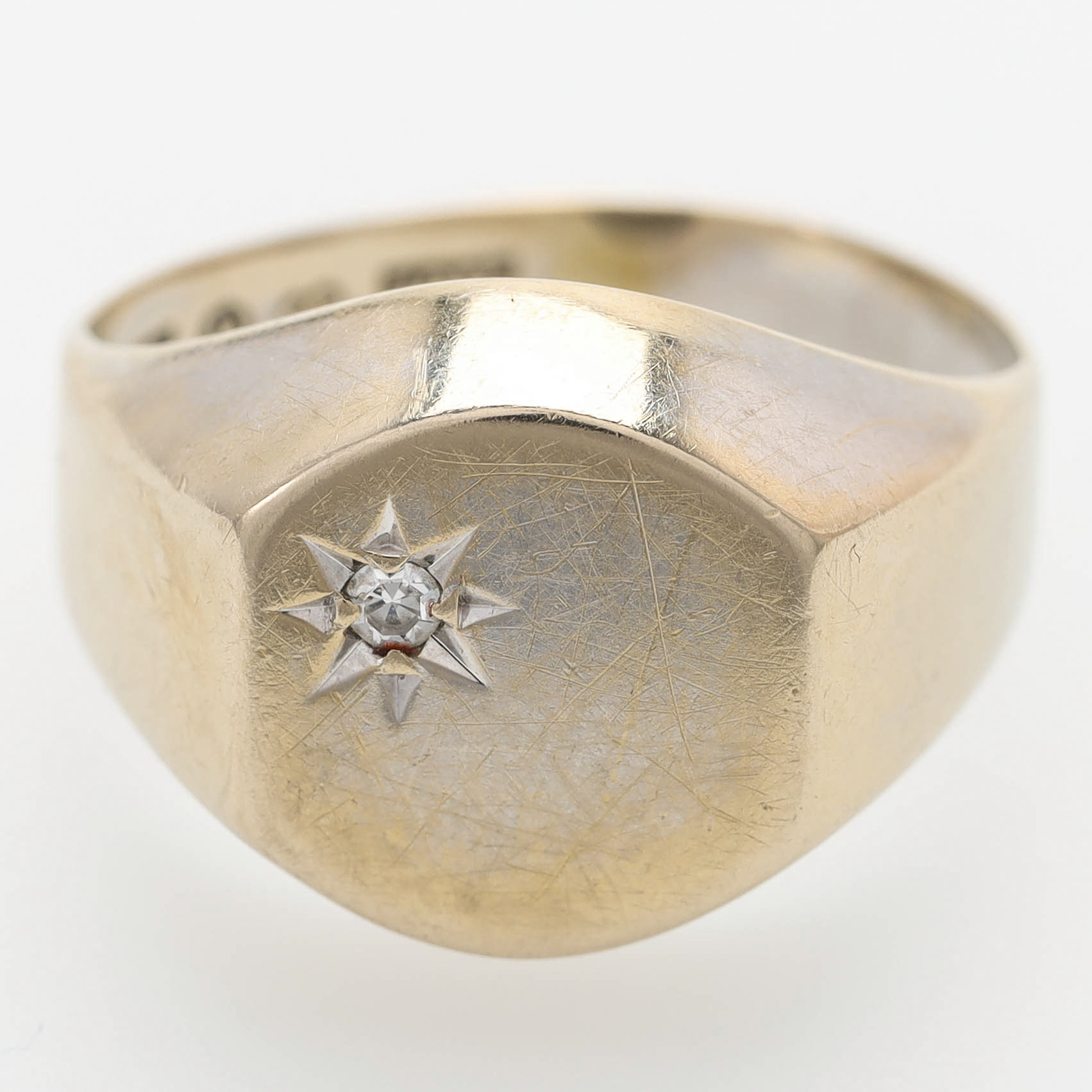 KLACKRING, 18 k vitguld med åttkantslipad diamant, Falköping.
