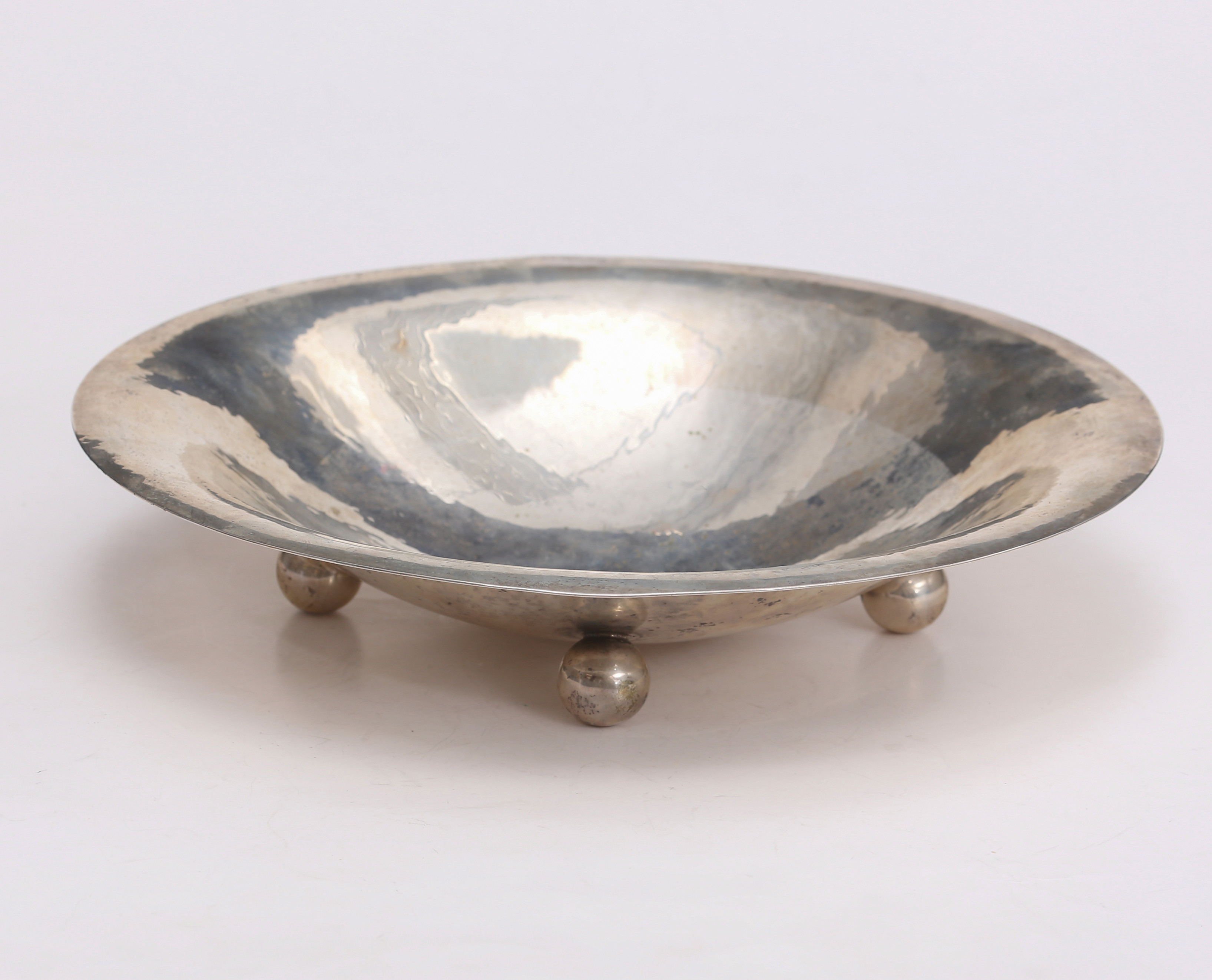 SILVERSKÅL på kulfötter, 800, Handarbeit, vikt 777 gram.