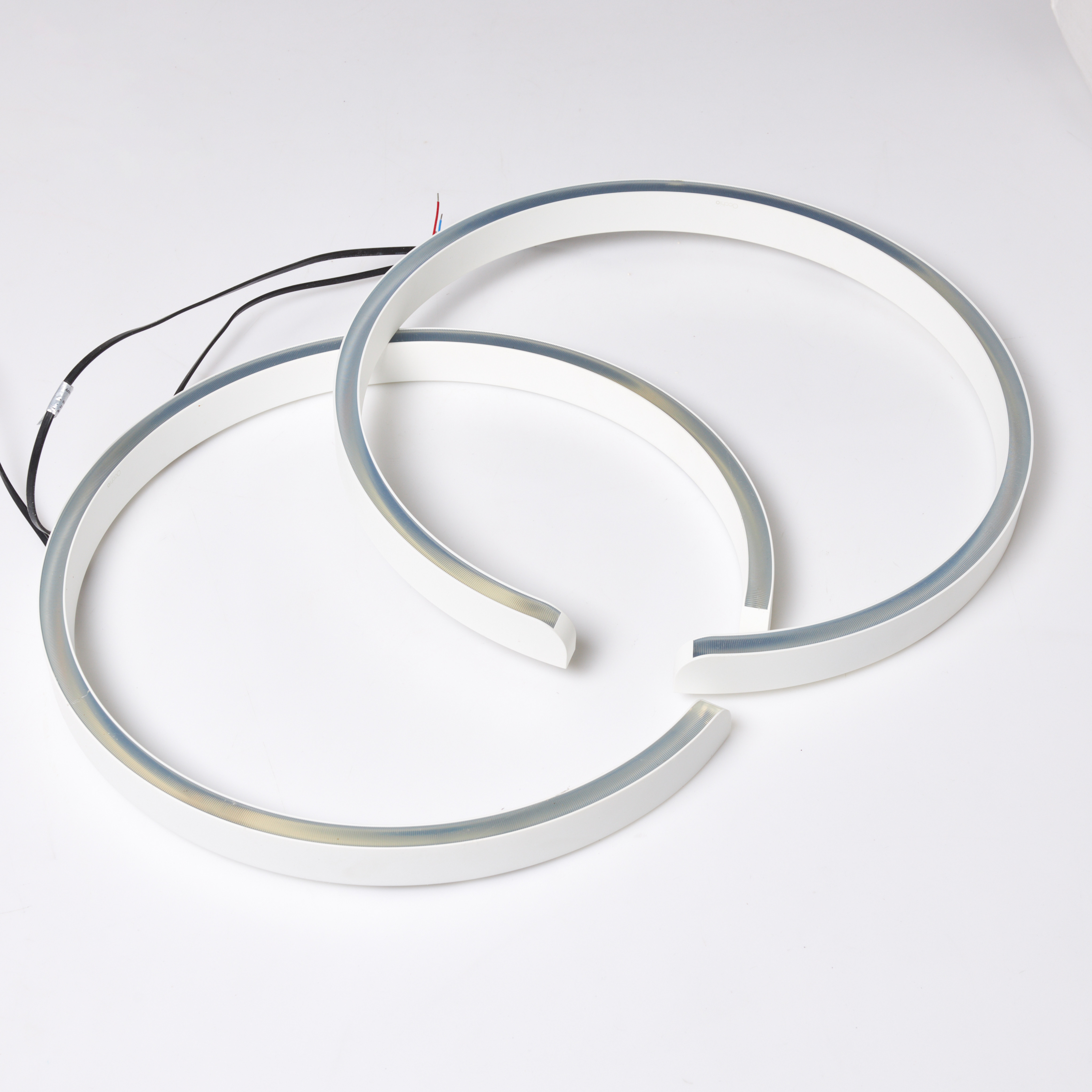 AXEL MEISE. TAK/VÄGGLAMPOR, 2 st, "Mito Soffitto 40 Flat", för Occhio, vit.