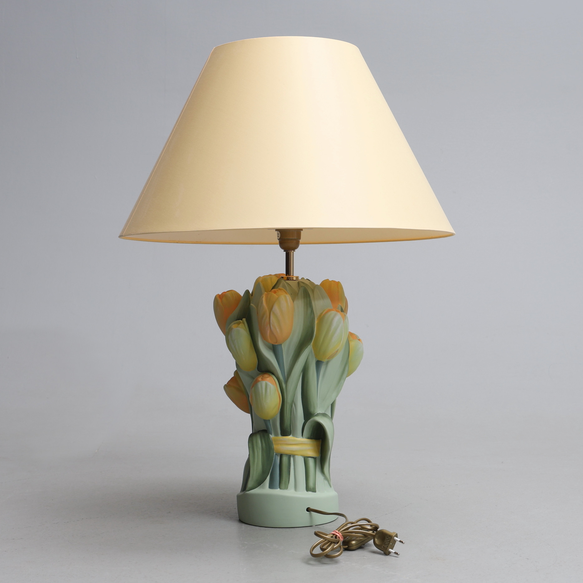 BORDSLAMPA, keramik, tulpaner, 1900-talets andra hälft.