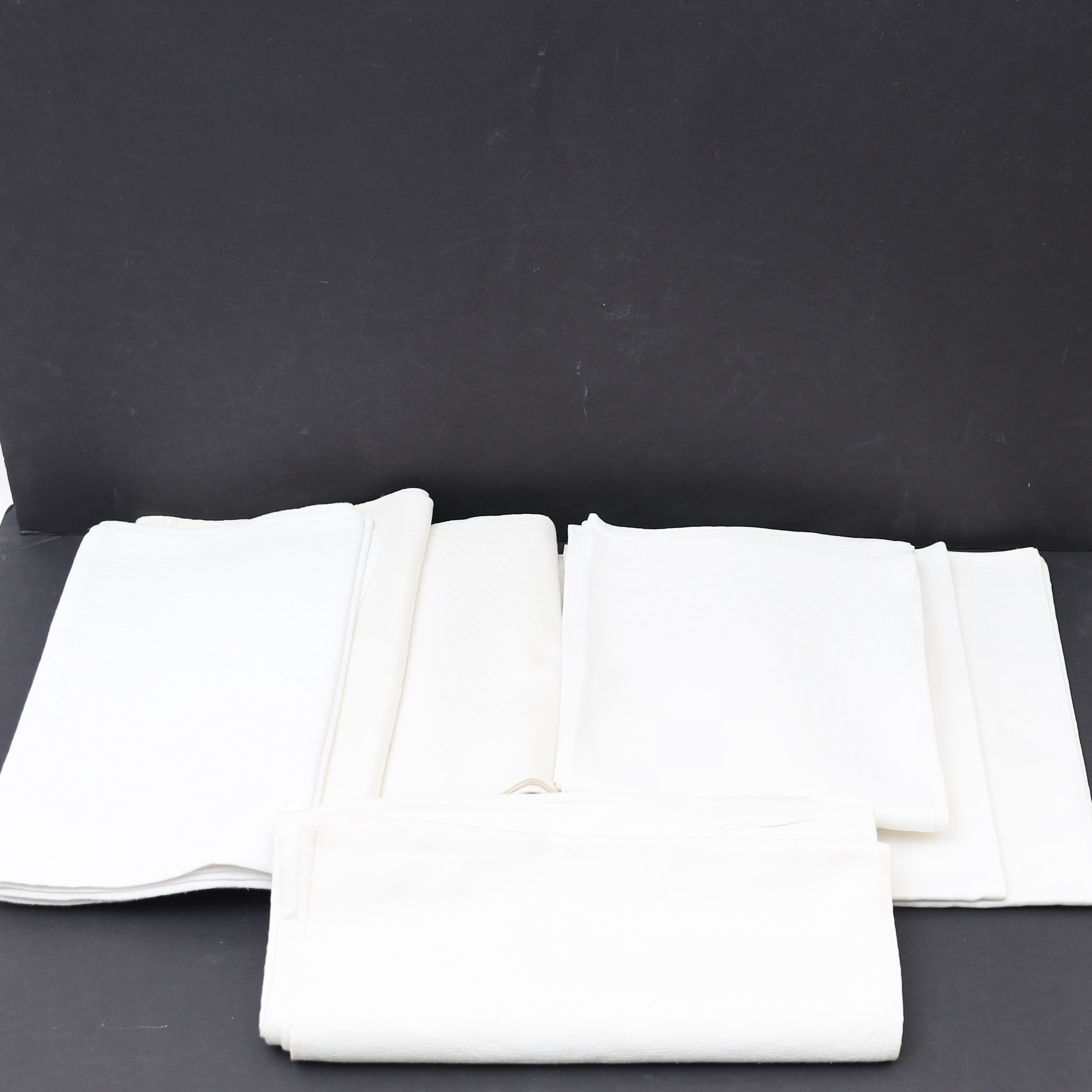 LINNEDUKAR, 9st, delvis mönstrade.