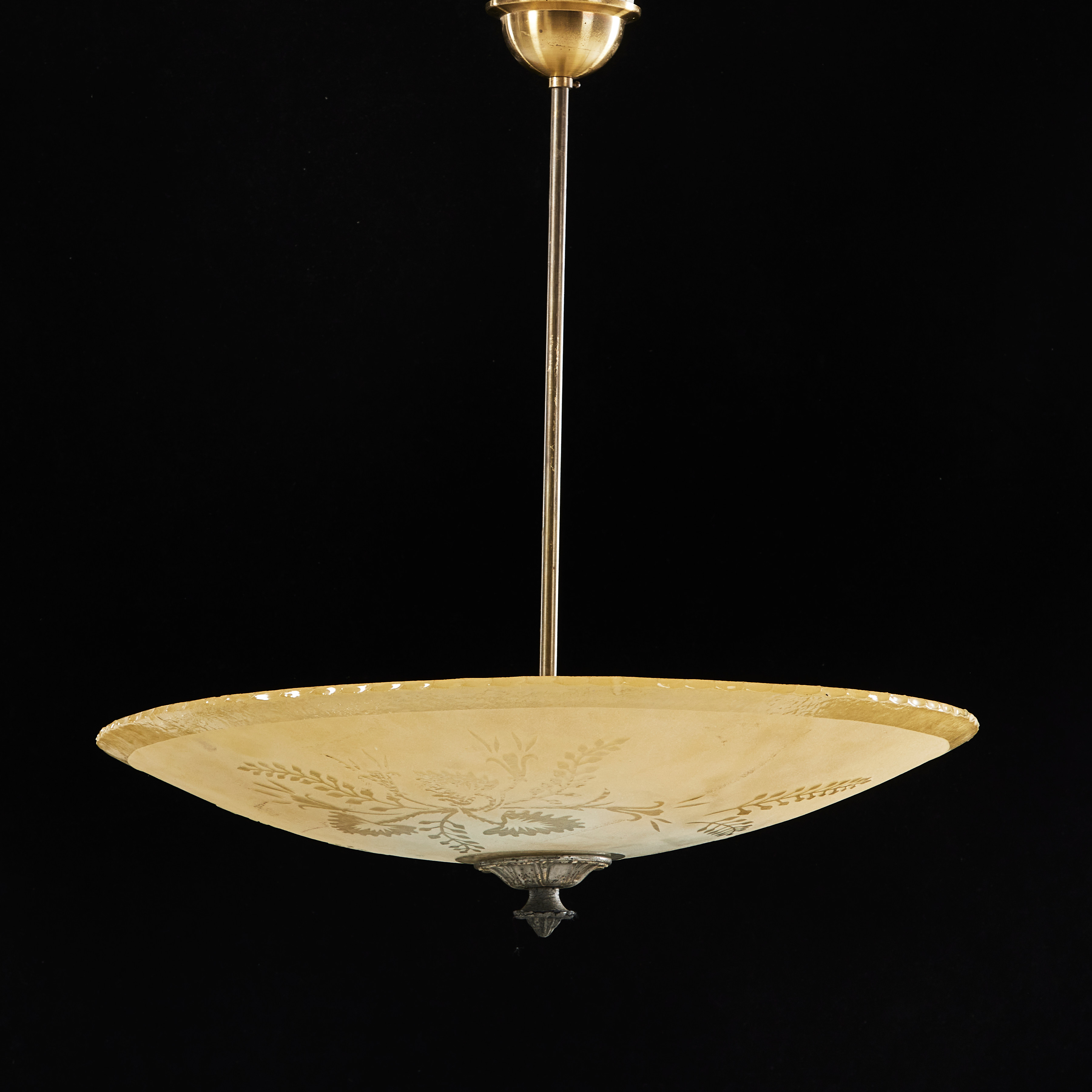 PLAFOND, 1920/30-tal, etsad dekor, stag i mässing, 3 ljuspunkter.
