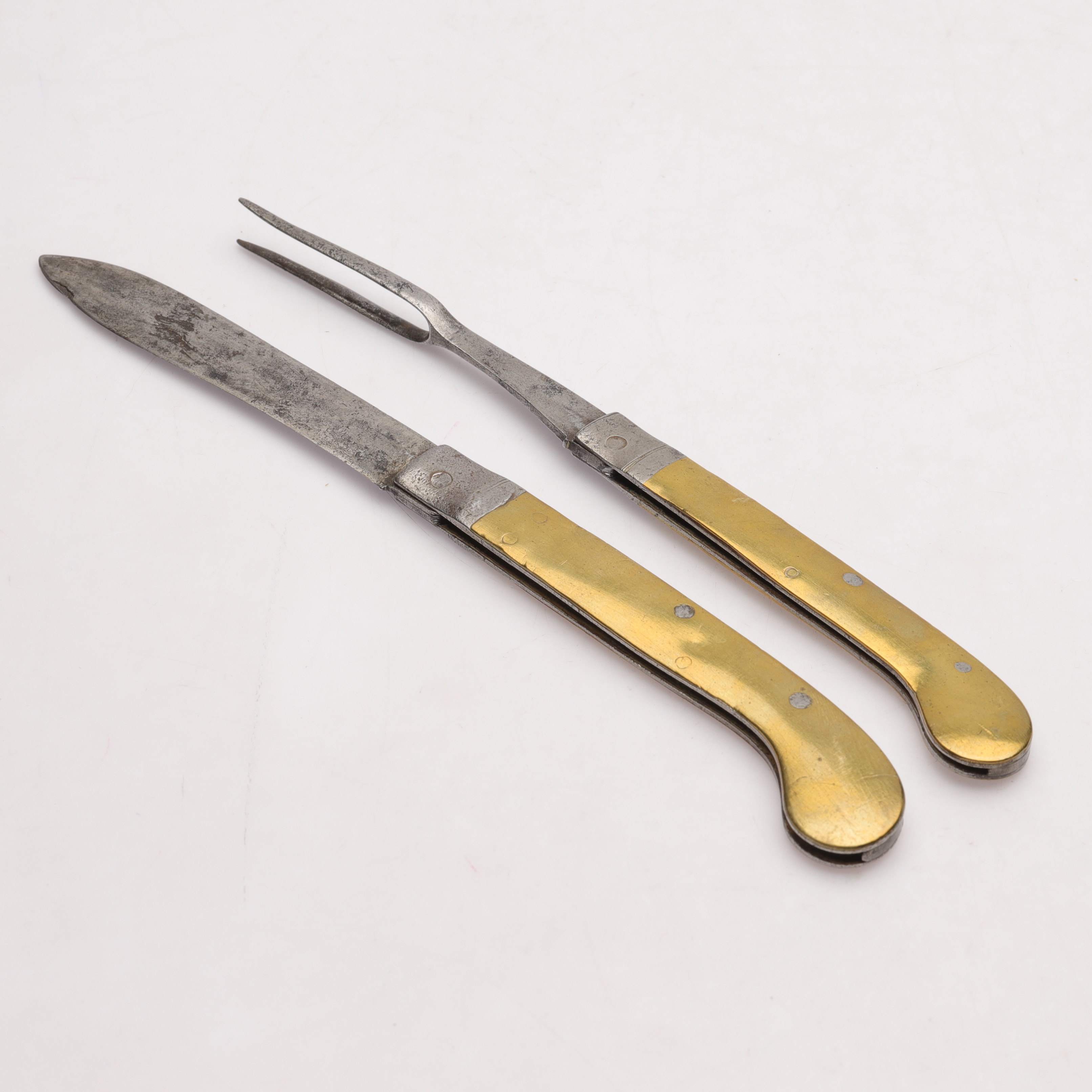 GÄSTABUDSBESTICK, kniv och gaffel, 2 delar, metall, omkring 1800.
