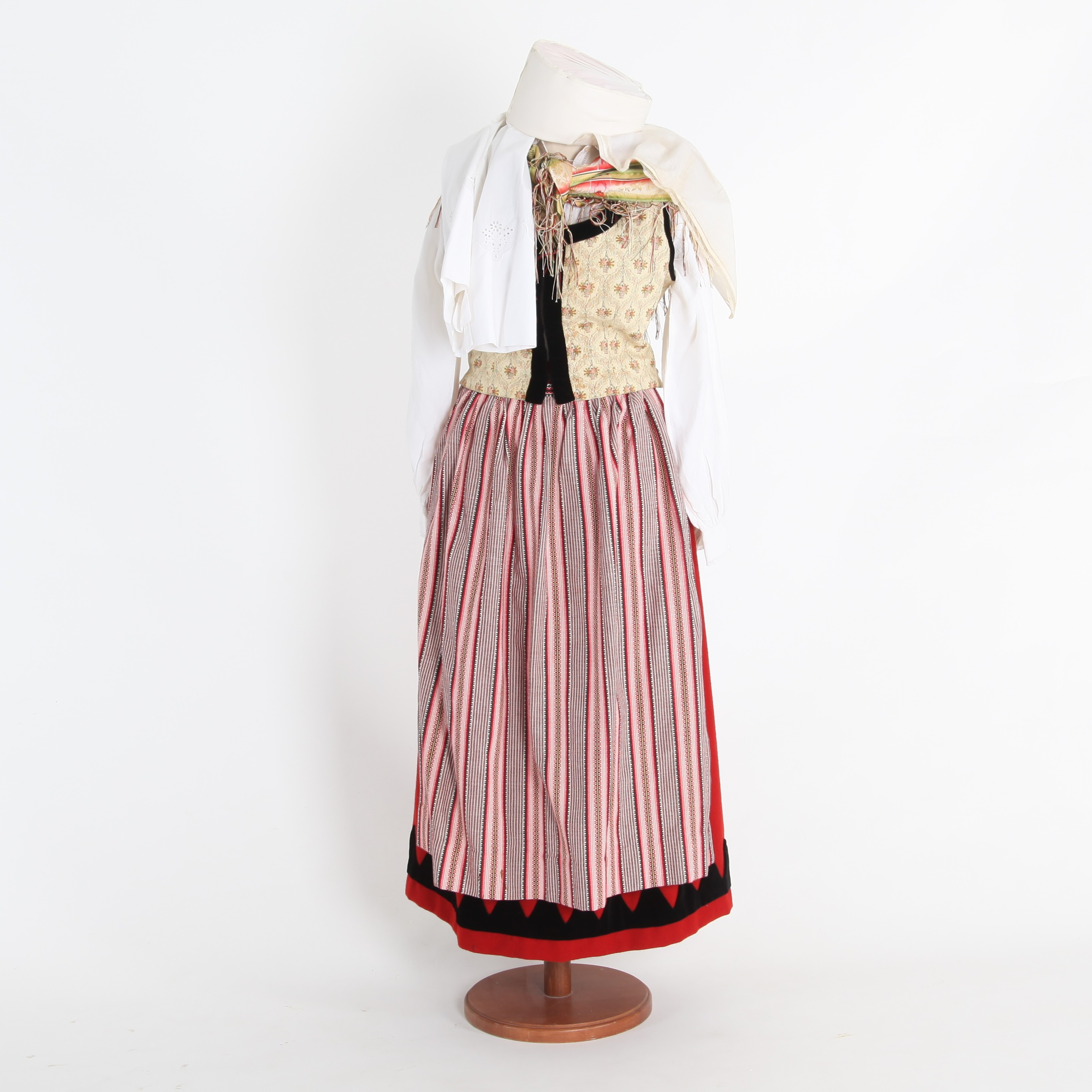 FOLKDRÄKT, 8 delar, Norra Åsbo Härad, handsydd, 1900-talets senare del.