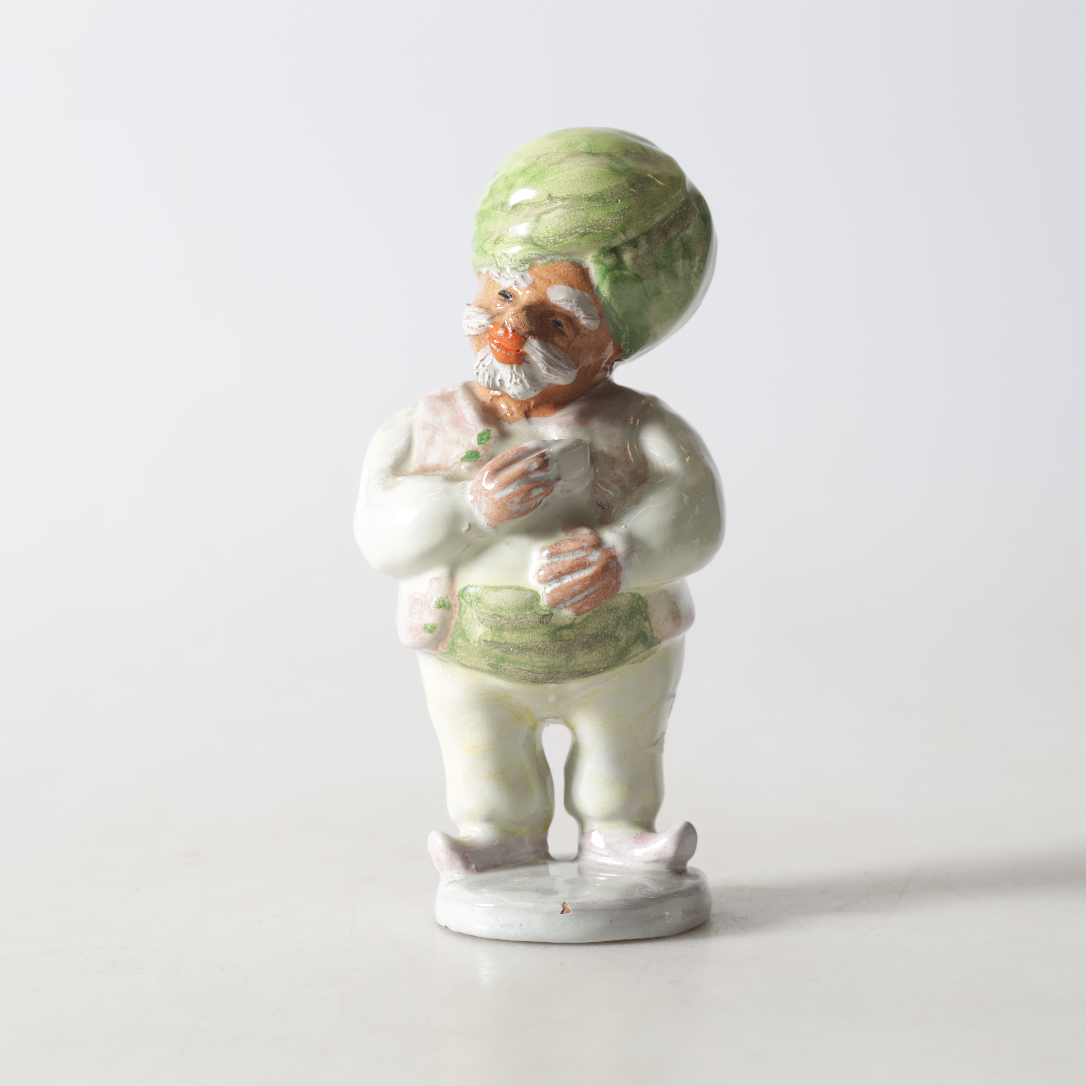 OIDENTIFIERAD KERAMIKER. figurin, glaserat lergods, 1900-tal.