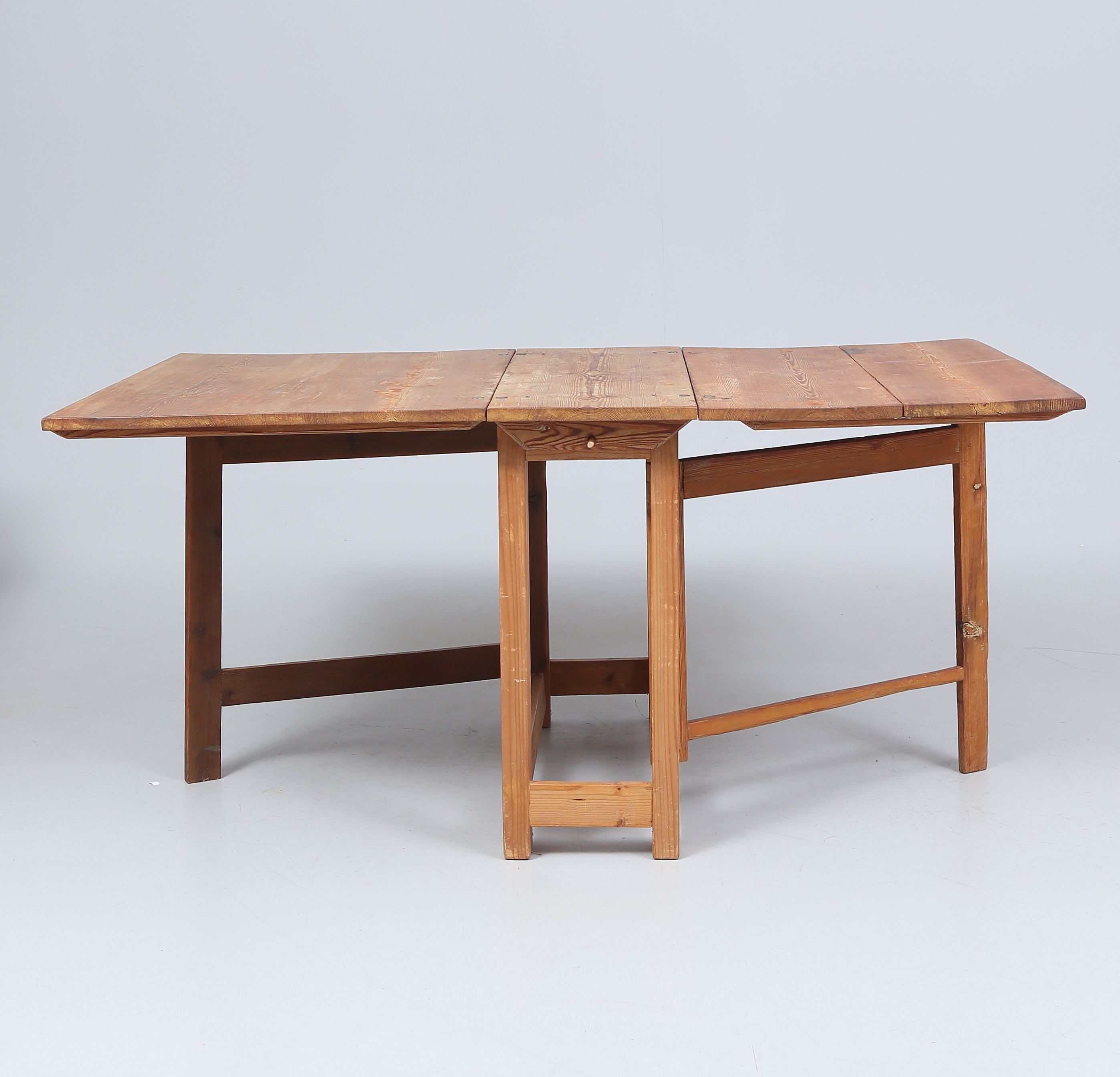 SLAGBORD, furu, delvis 1800 tal.