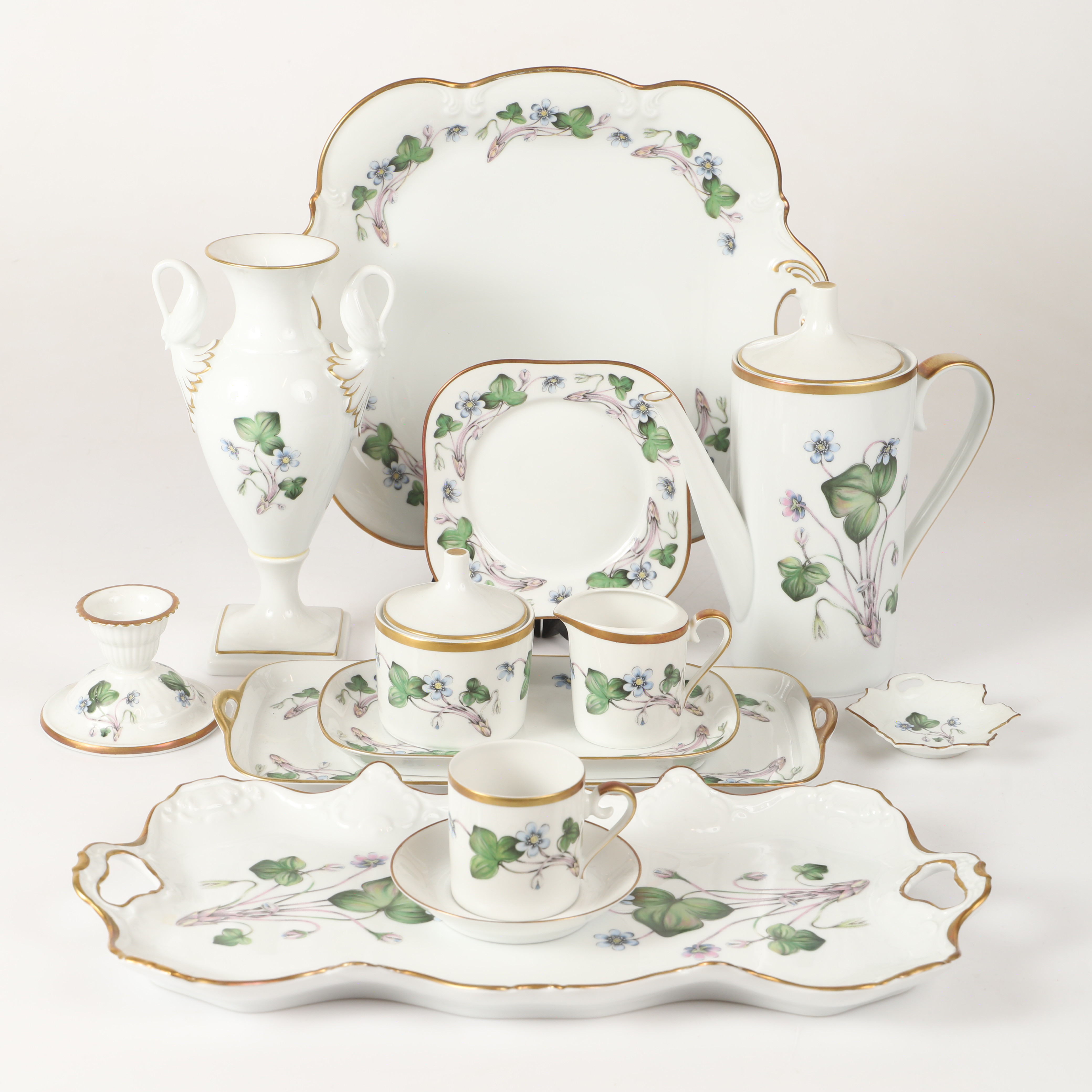 KAFFESERVIS, 56 delar, "Anemone Hepatica", porslin, Hackefors.