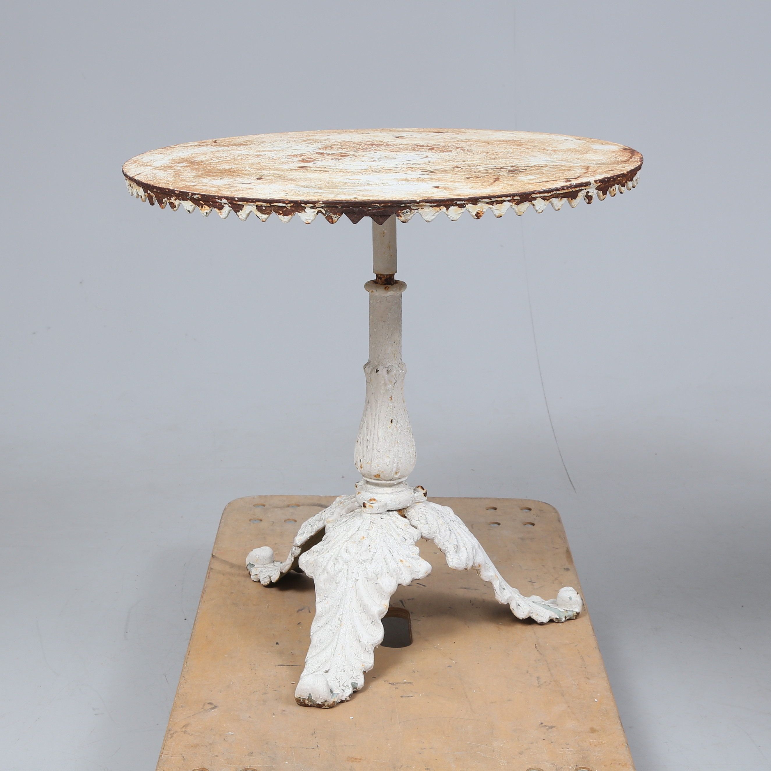 TRÄDGÅRDSBORD, gjutjärn, ormbunksmodell, möjligen Bolinders, tidigt 1900-tal.