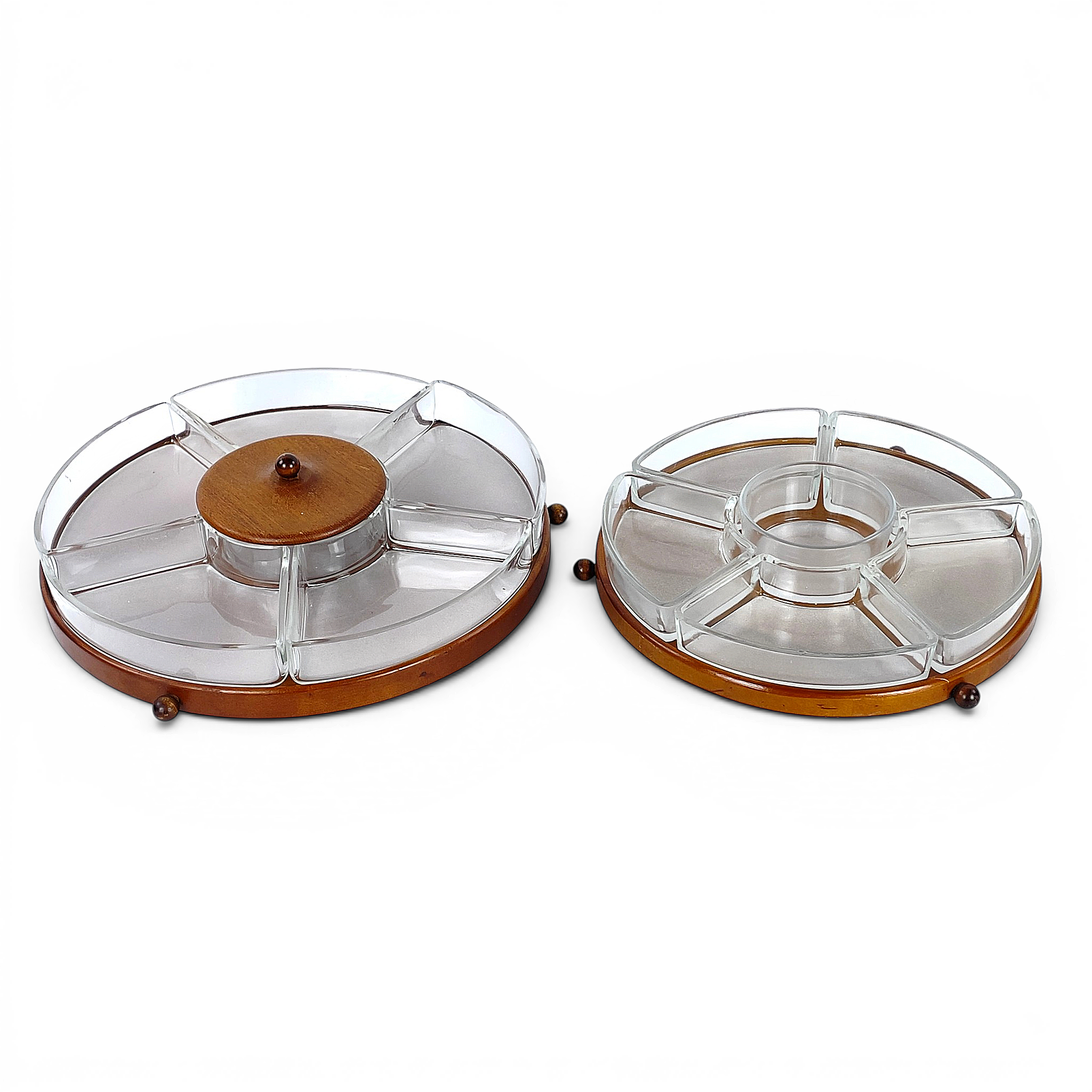 SNURRBRICKOR, 2 st, s.k. Lazy Susan, teak och glas, 1960-tal.