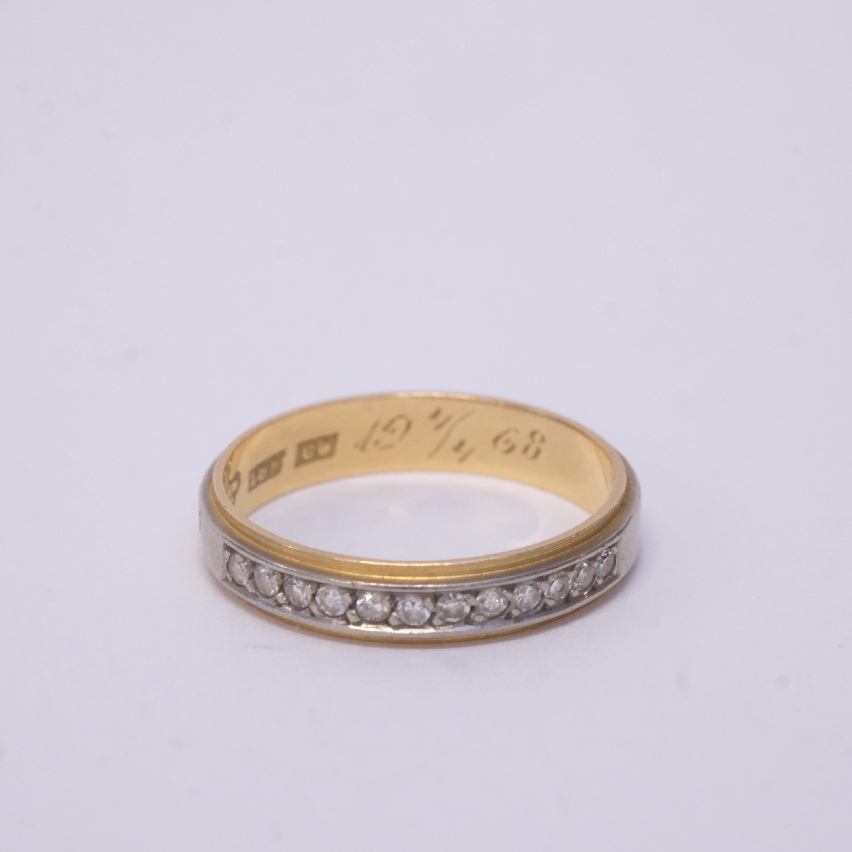 RING MED MOISSANITER, 18K GULD.