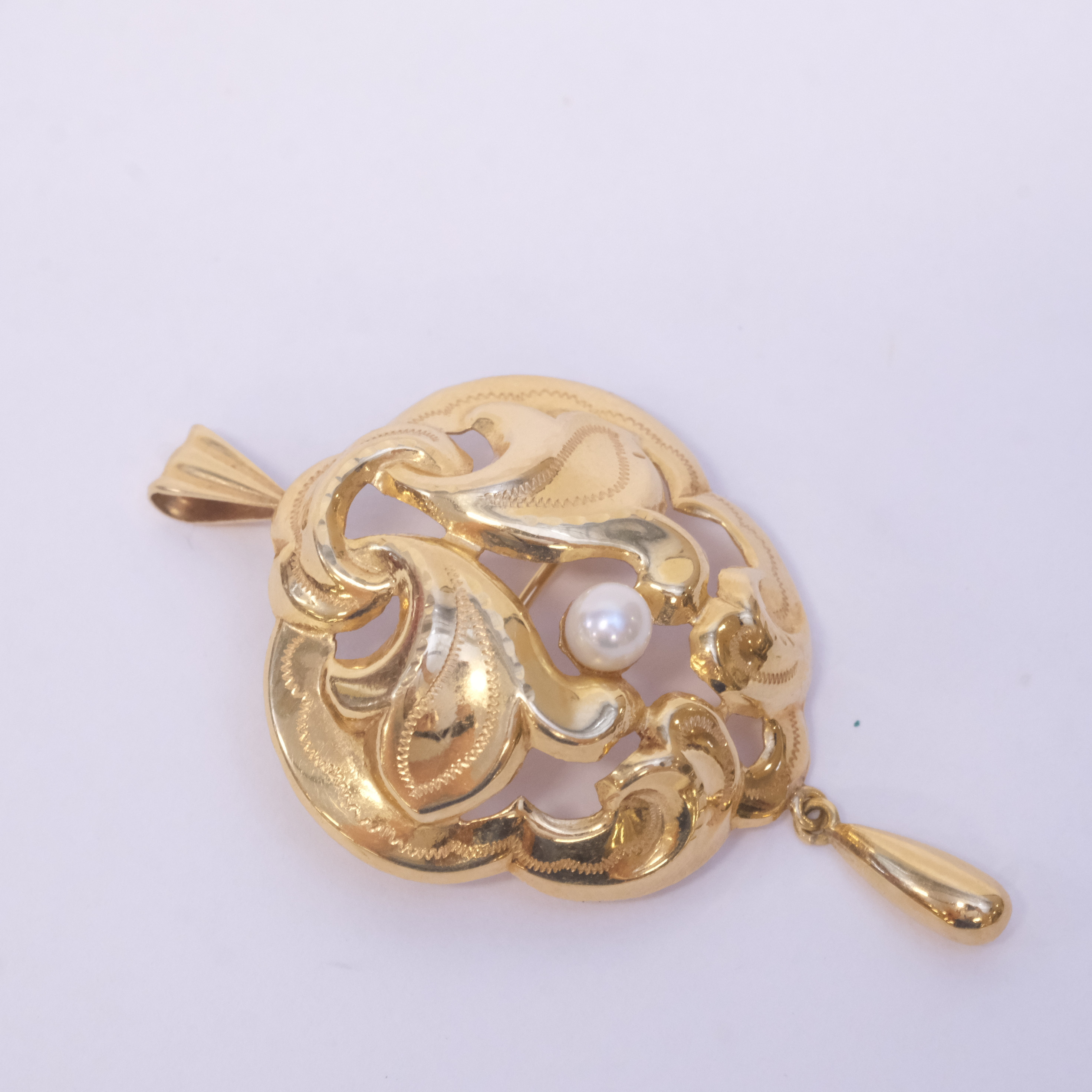 BROSCH / HÄNGE MED PÄRLA, 18K GULD.