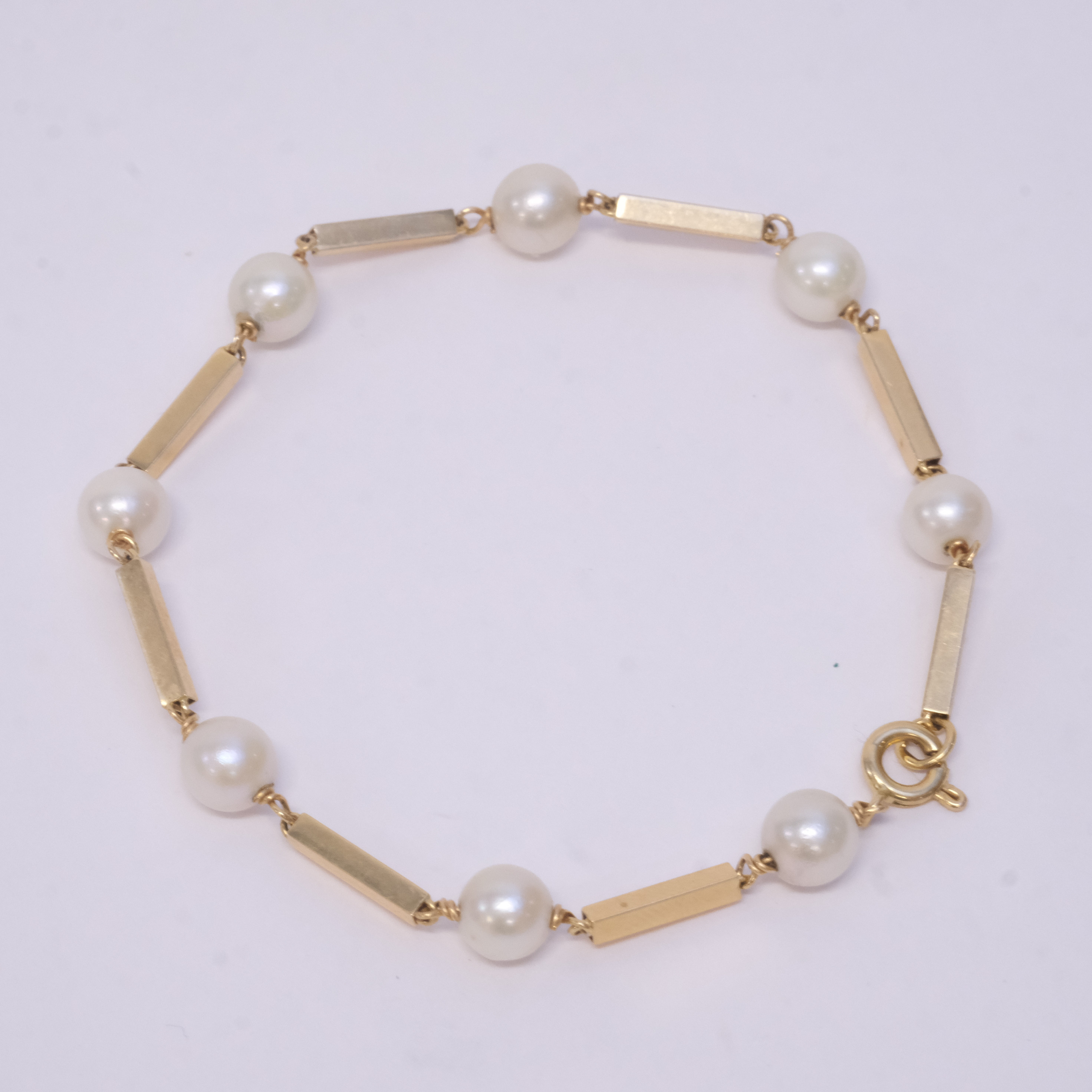 ARMBAND MED PÄRLOR, 18K GULD.