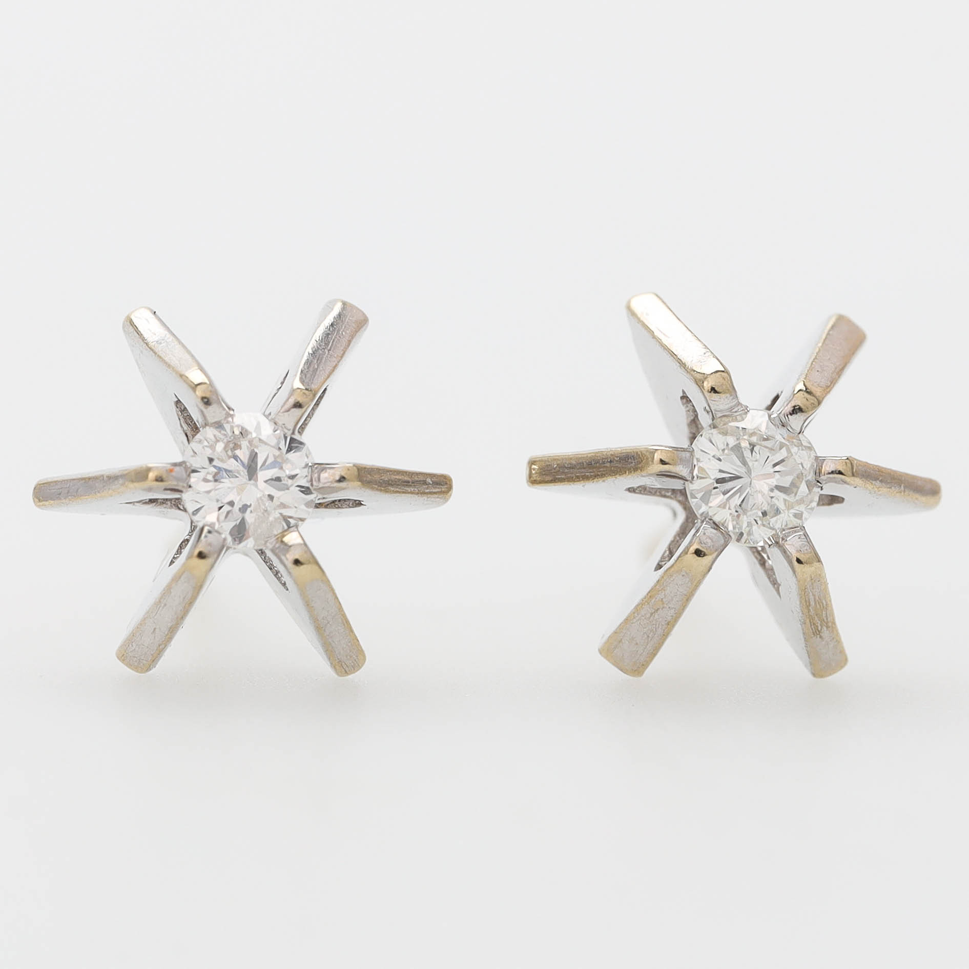 ÖRHÄNGEN, 1 par, 14 k vitguld, briljantslipade diamanter, totalt ca 0,14 ct.