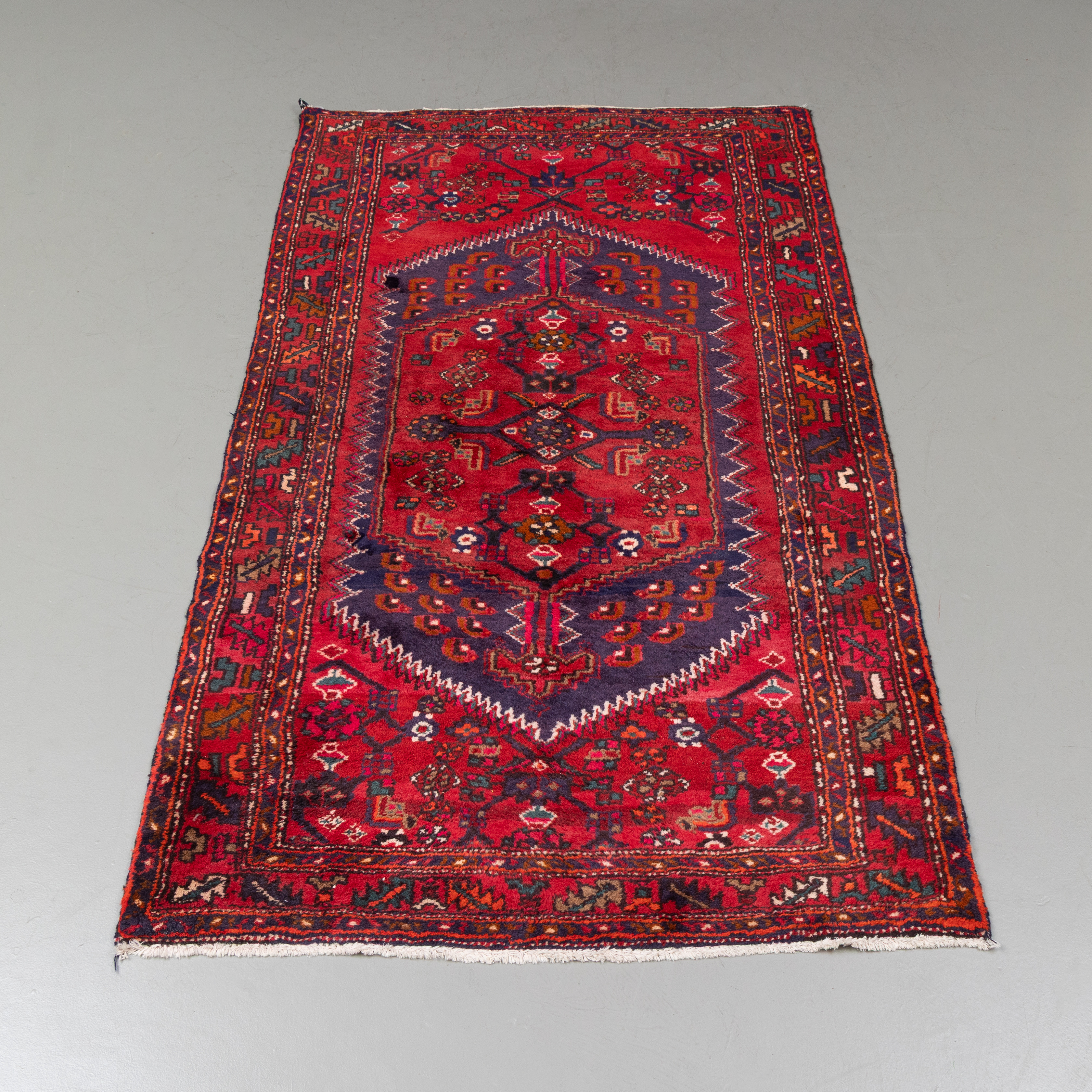 MATTA, Hamadan, mått 215x126 cm.