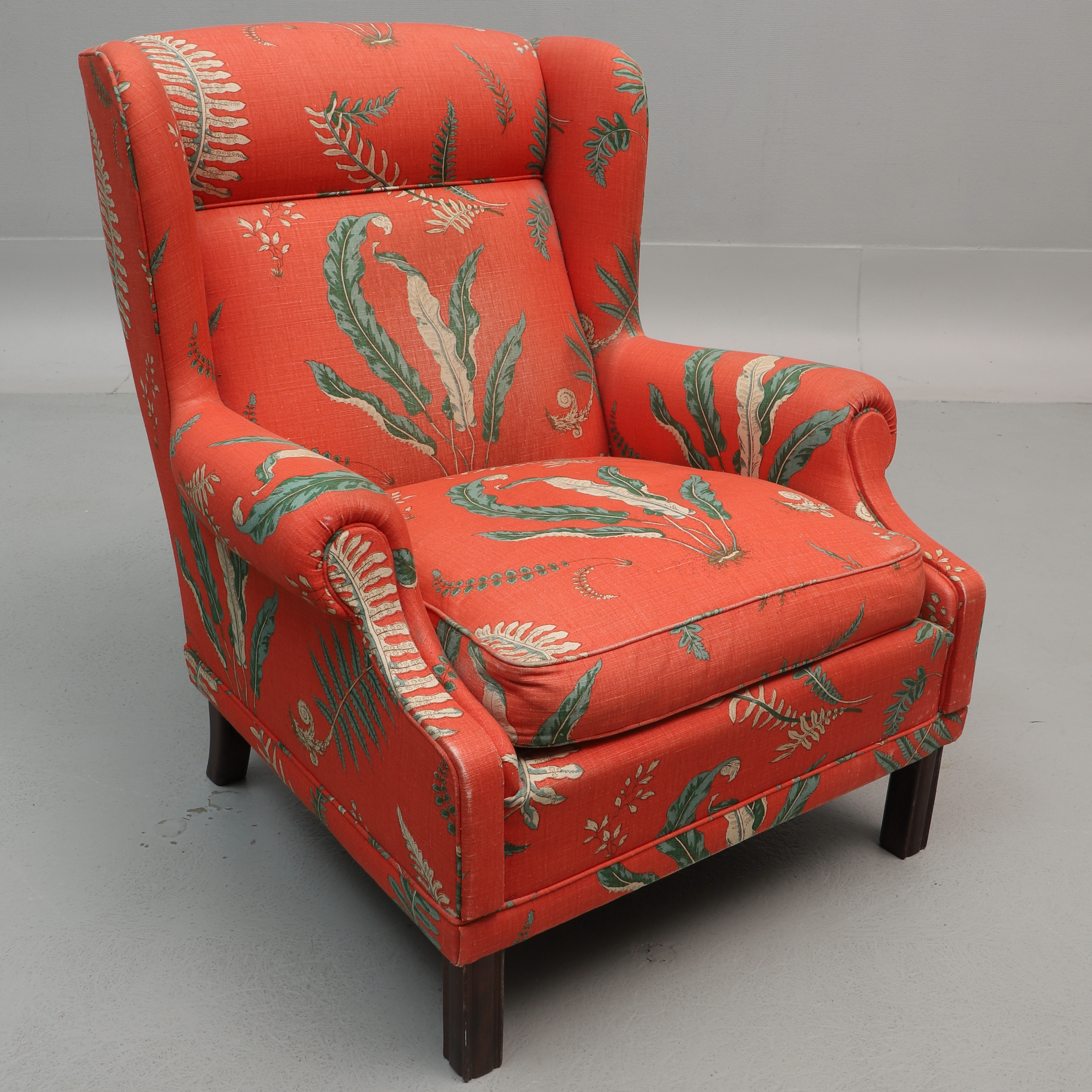 ÖRONLAPPSFÅTÖLJ, textil och trä, 1900-talets andra hälft.
