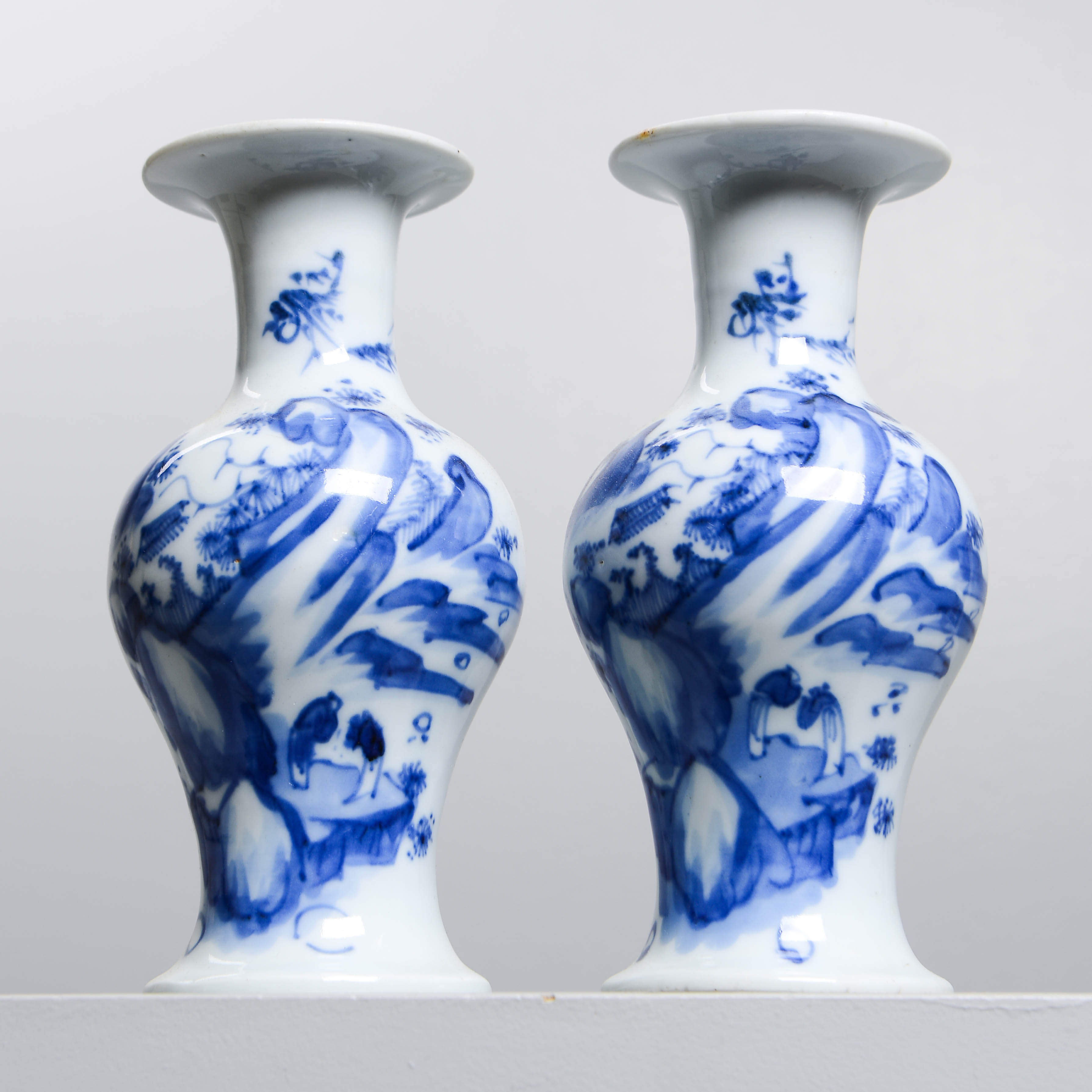 VASER, ett par, porslin, Qingdynastin, 1800-tal.
