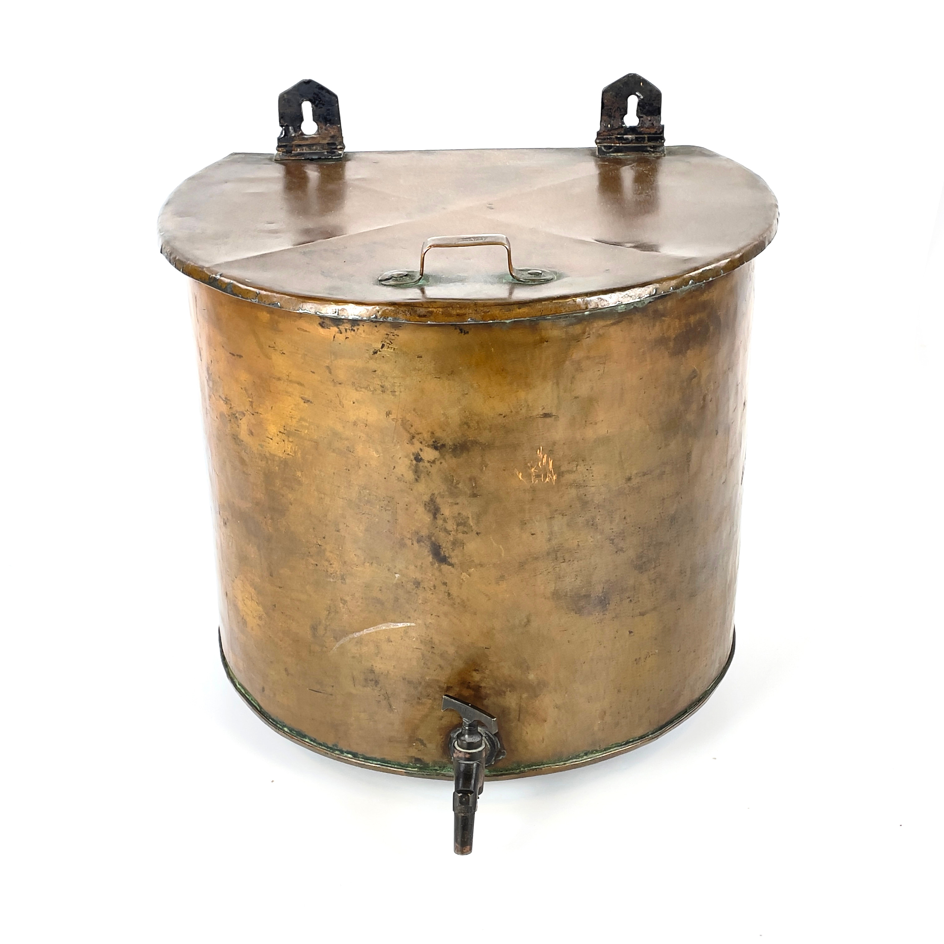 VATTENBEHÅLLARE, med tappkran. Koppar, 1900-tal.