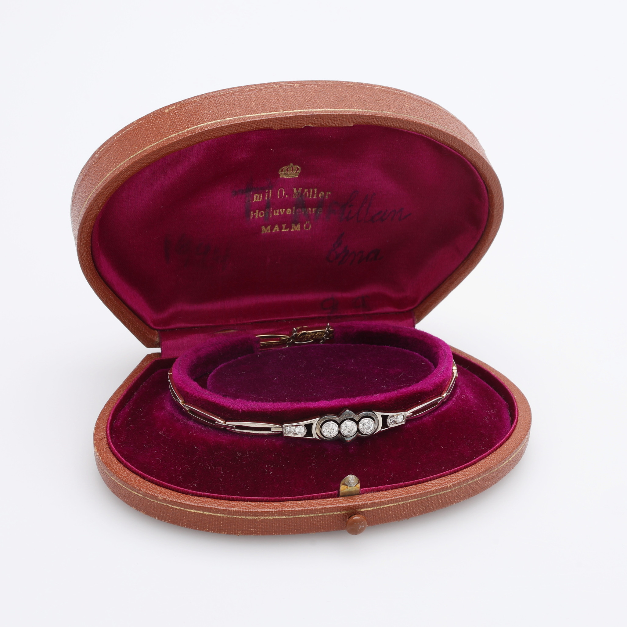 ARMBAND, 18K/765 GULD & 7 ST GAMMALSLIPADE DIAMANTER OM TOTALT CIRKA 0,5 CT, HALVLEDAD LÄNK, TOTALVIKT CIRKA 9 GRAM.