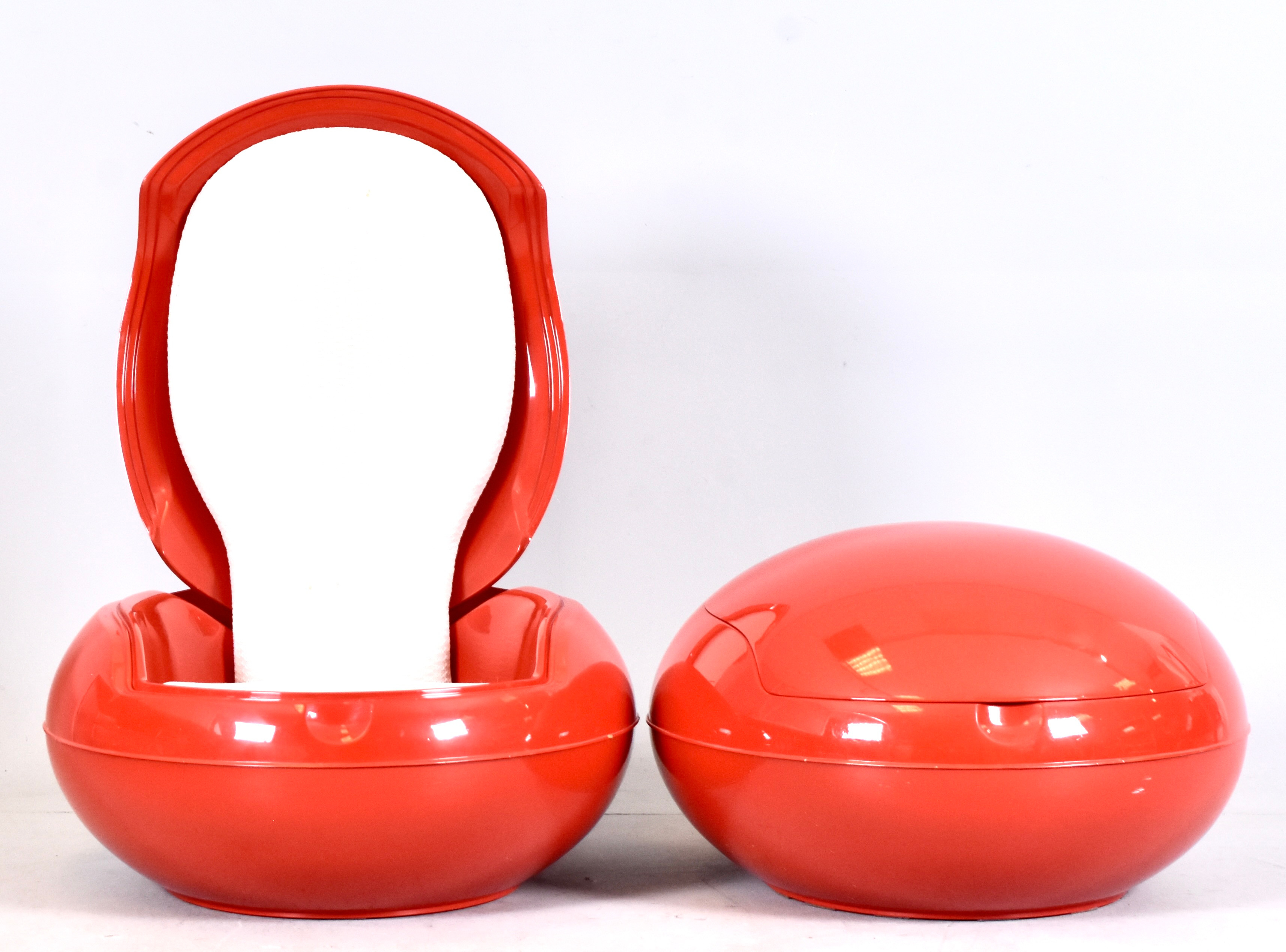 Fåtöljer, 1-par, Reuter Products, modell 'Garden Egg Chair', glasfiber, textil, Tyskland, 1968.