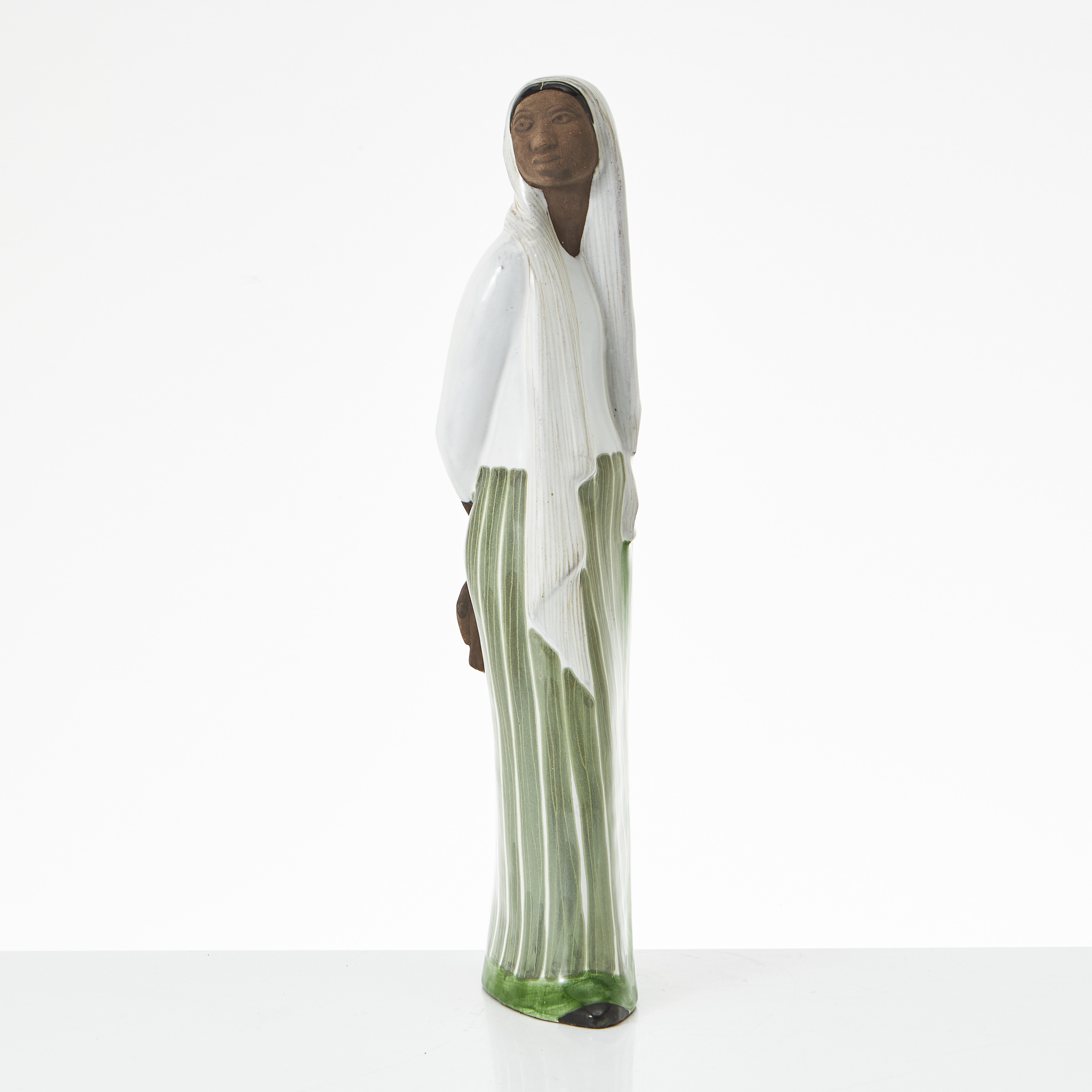 MARI SIMMULSON. (Sverige, 1911–2000). Figurin, "Indonesiskan", lergods, Upsala Ekeby.