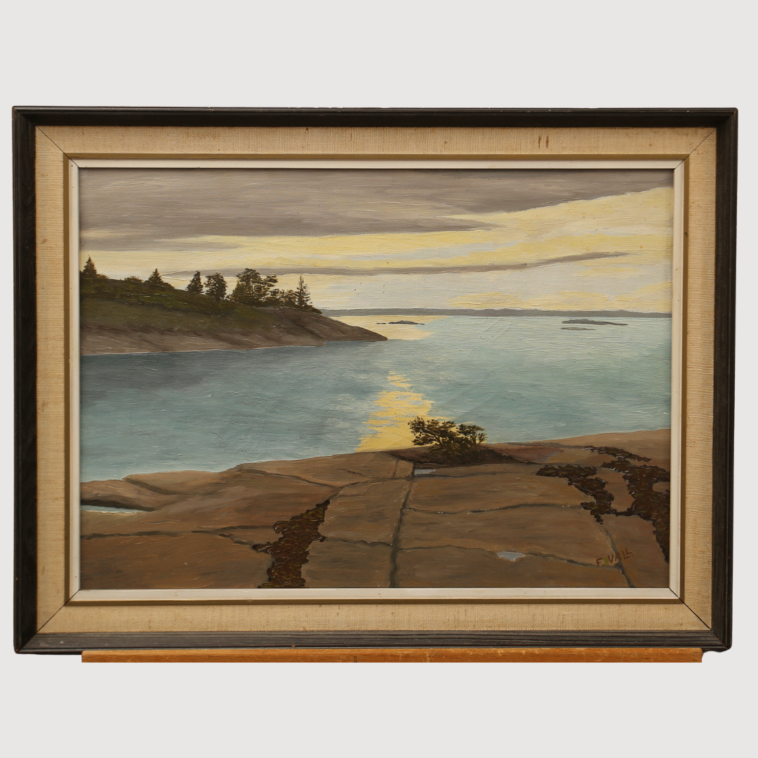 F. VALL, olja på duk, klipphällar vid hav. 1900-talets tredje fjärdedel.