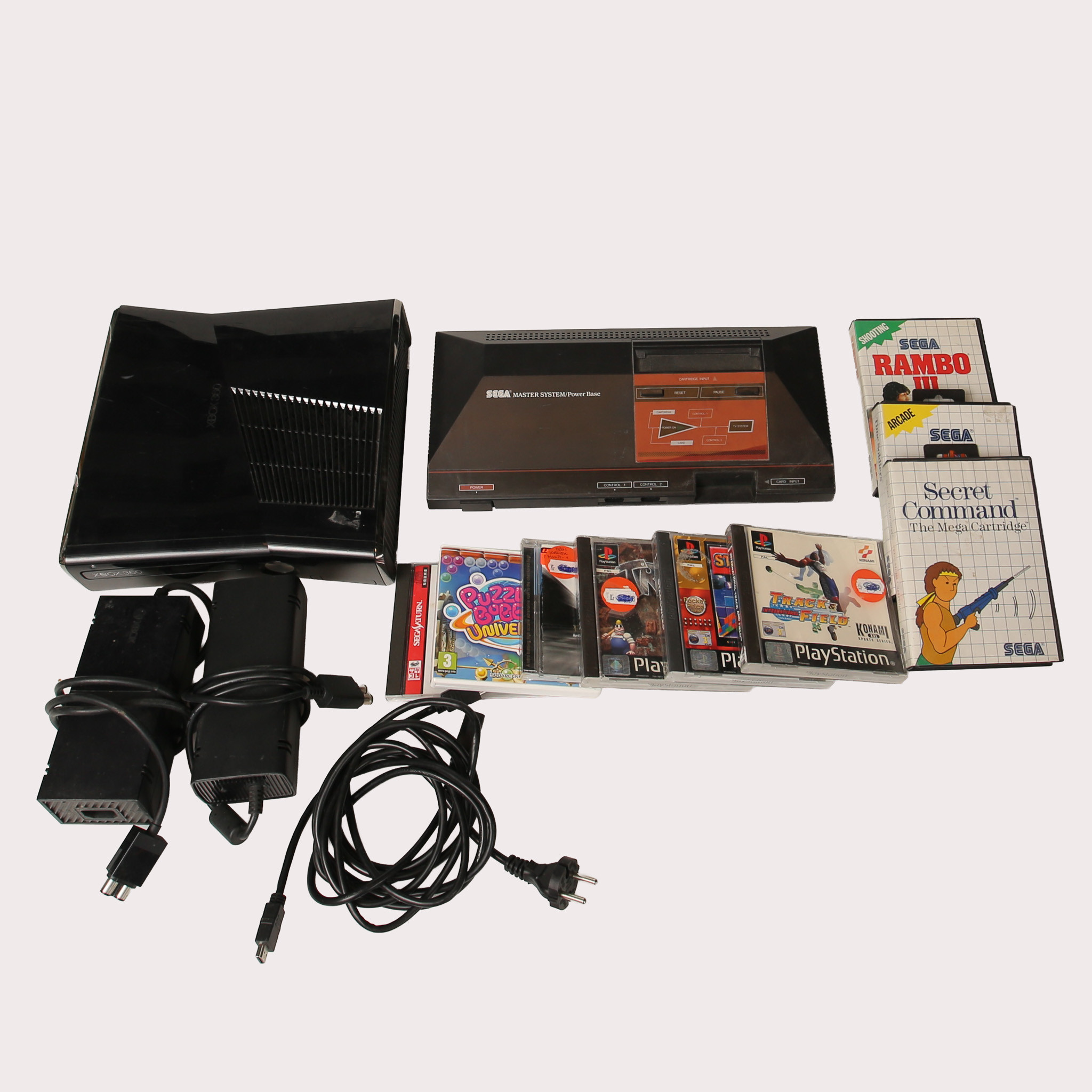SPELKASSETTER & SPELKONSOLL XBOX 360, till playstation 1, Nintendo 3 Ds samt Sega Saturn, Sega Master System, 8 bits, Secret Commander, Time Soldiers, Rambo 3.