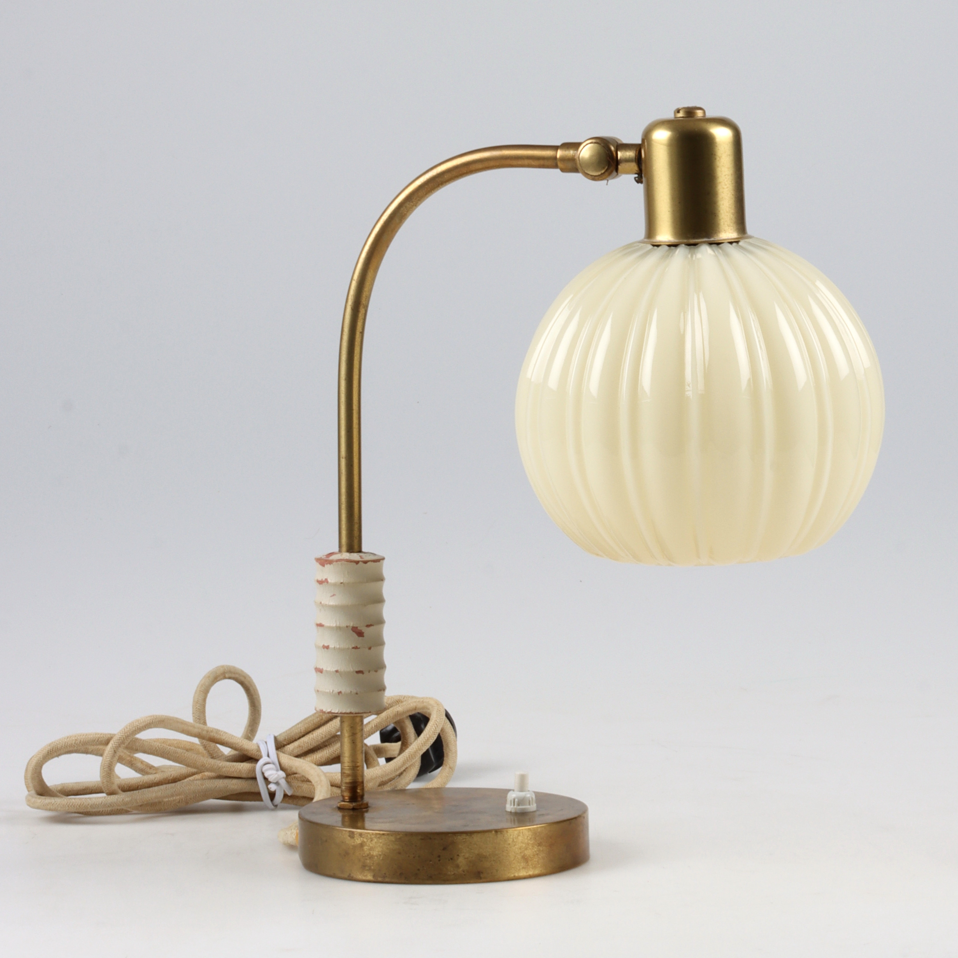 BORDSLAMPA, mässing, glas, 1940-tal.