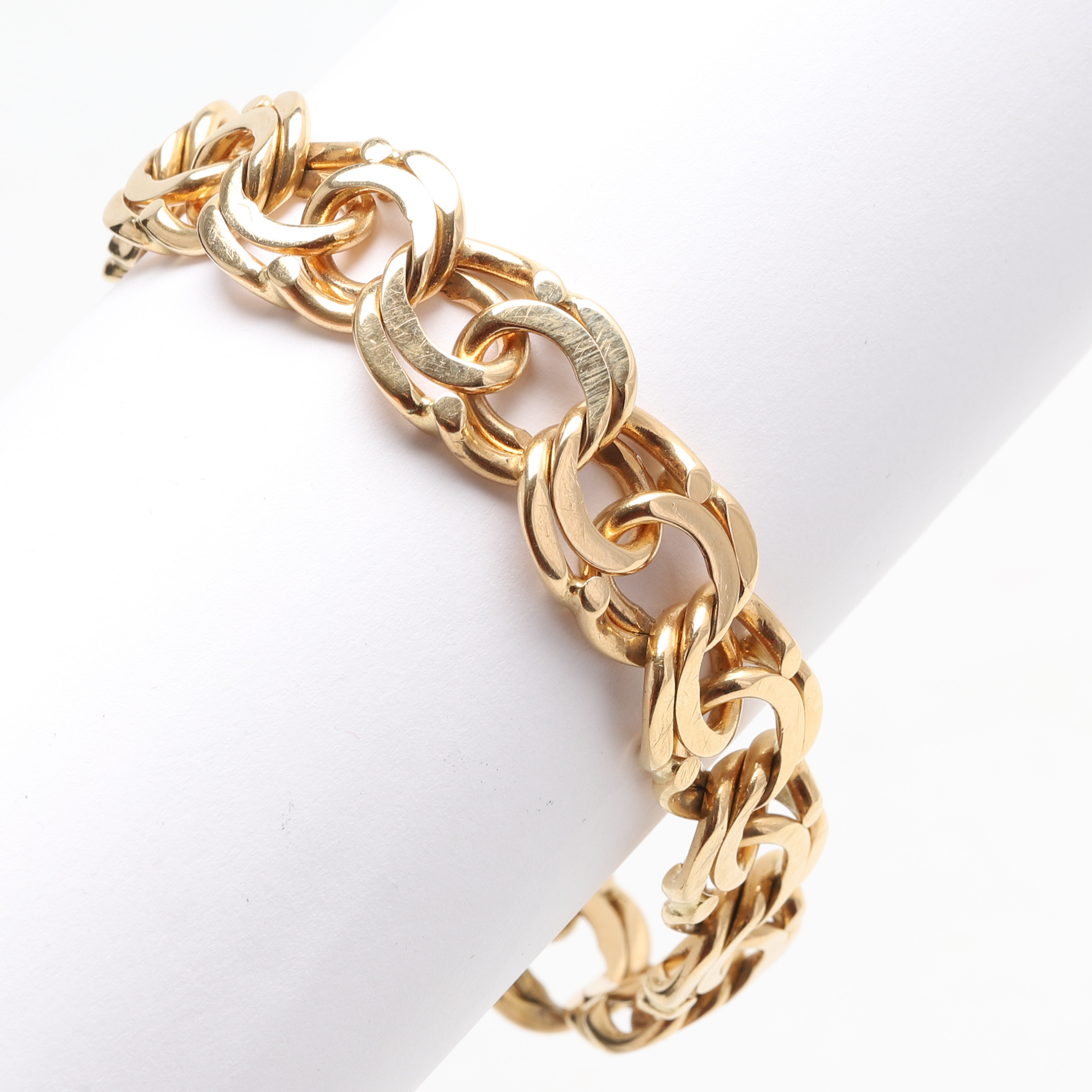 ARMBAND, 18K guld. Bismarck. Jo-Ans Guld AB, Köping, 1987. Vikt ca 70,2 gram.