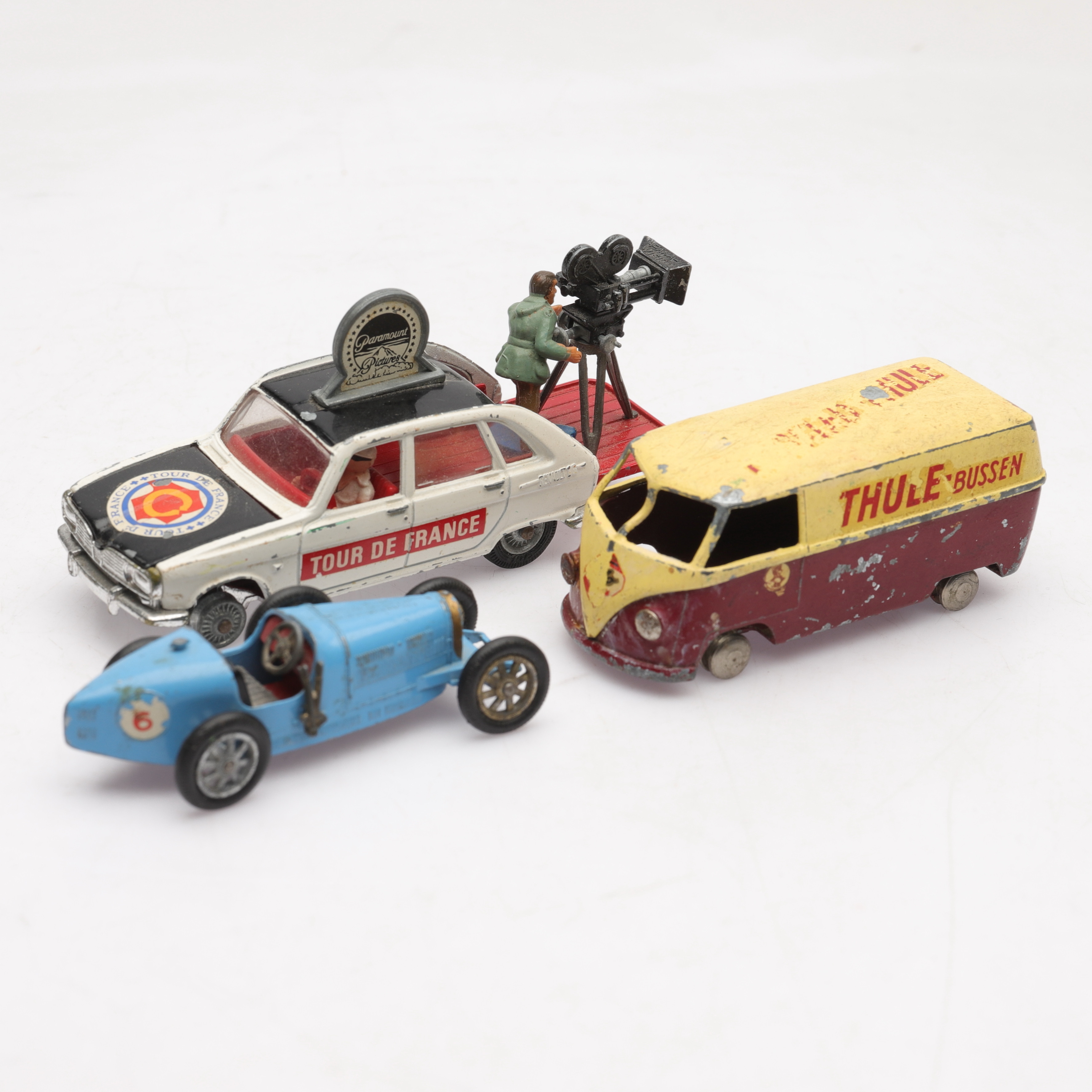 PLÅTLEKSAKER, 3 st, bilar, Tekno, Lesney och Corgi Toys, 1900-tal.