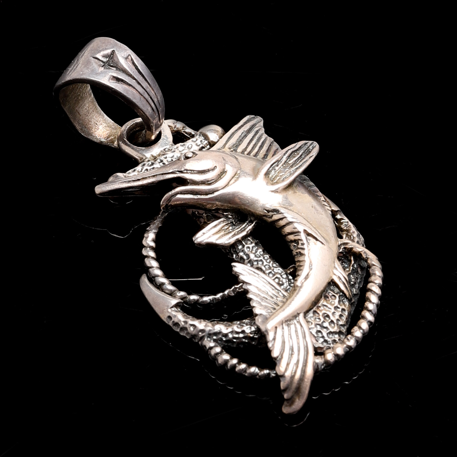 HÄNGSMYCKE, silver 925. Svärdfisk och ankare. Vikt ca 23,8 gram.