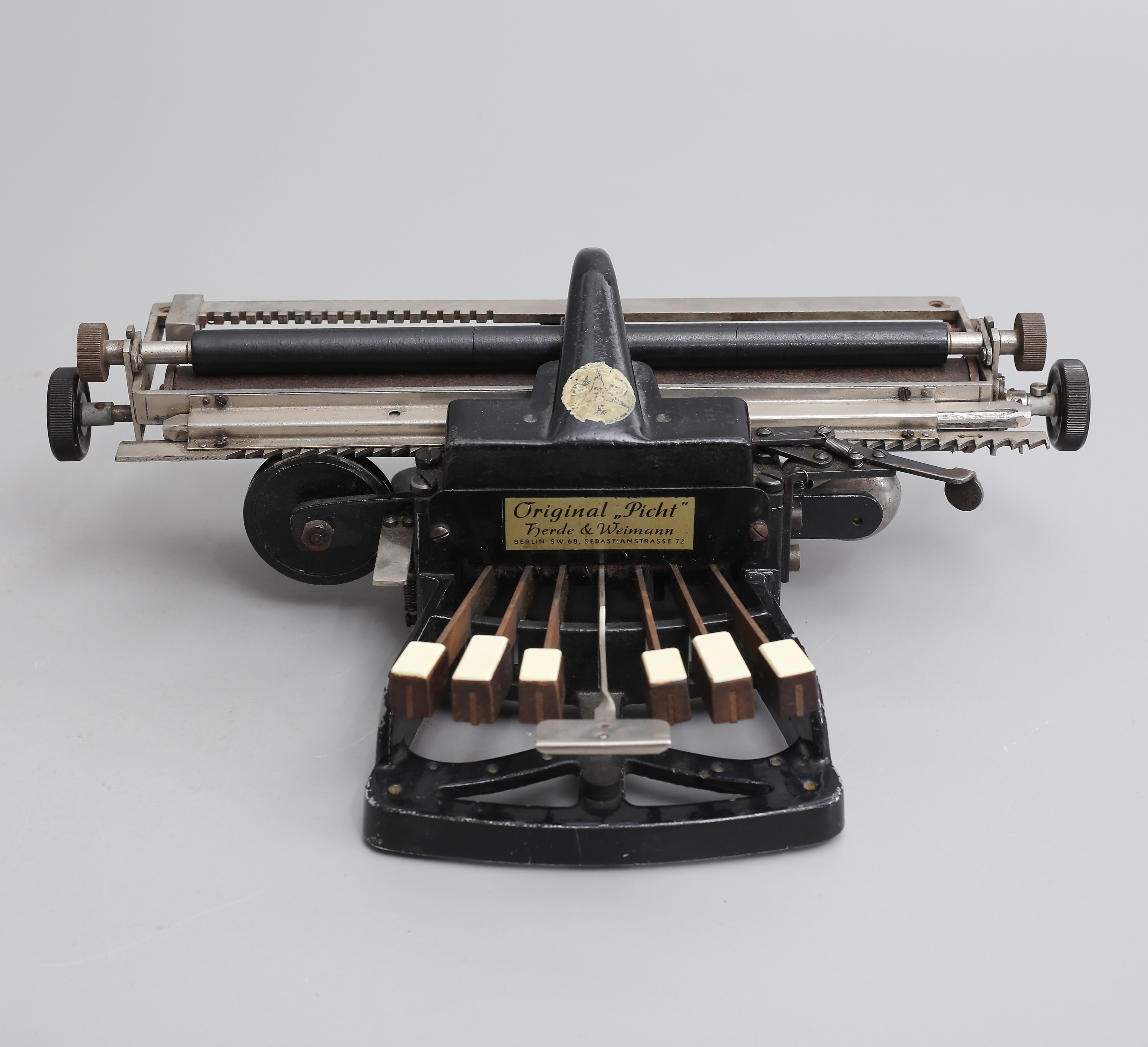 SKRIVMASKIN FÖR PUNKTSKRIFT, Brailleskrift, "Picht", Herde & Weimann, 1900-talets första hälft.