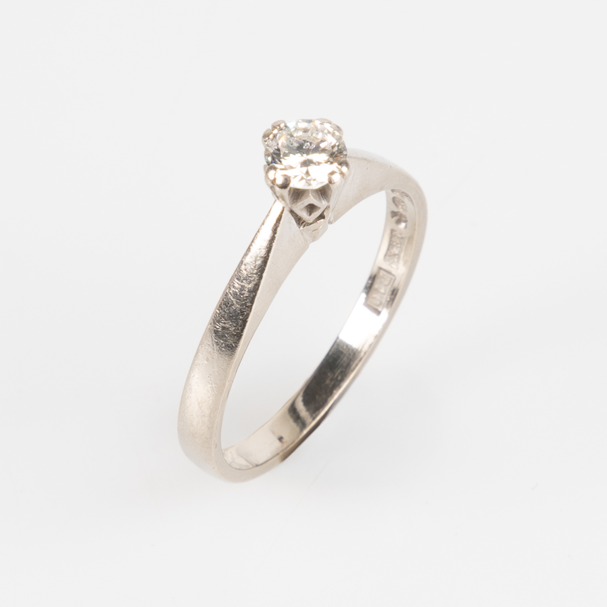 RING, 18K vitguld, med briljantslipad diamant 0.33 ct, Örn, Göteborg, 1978.