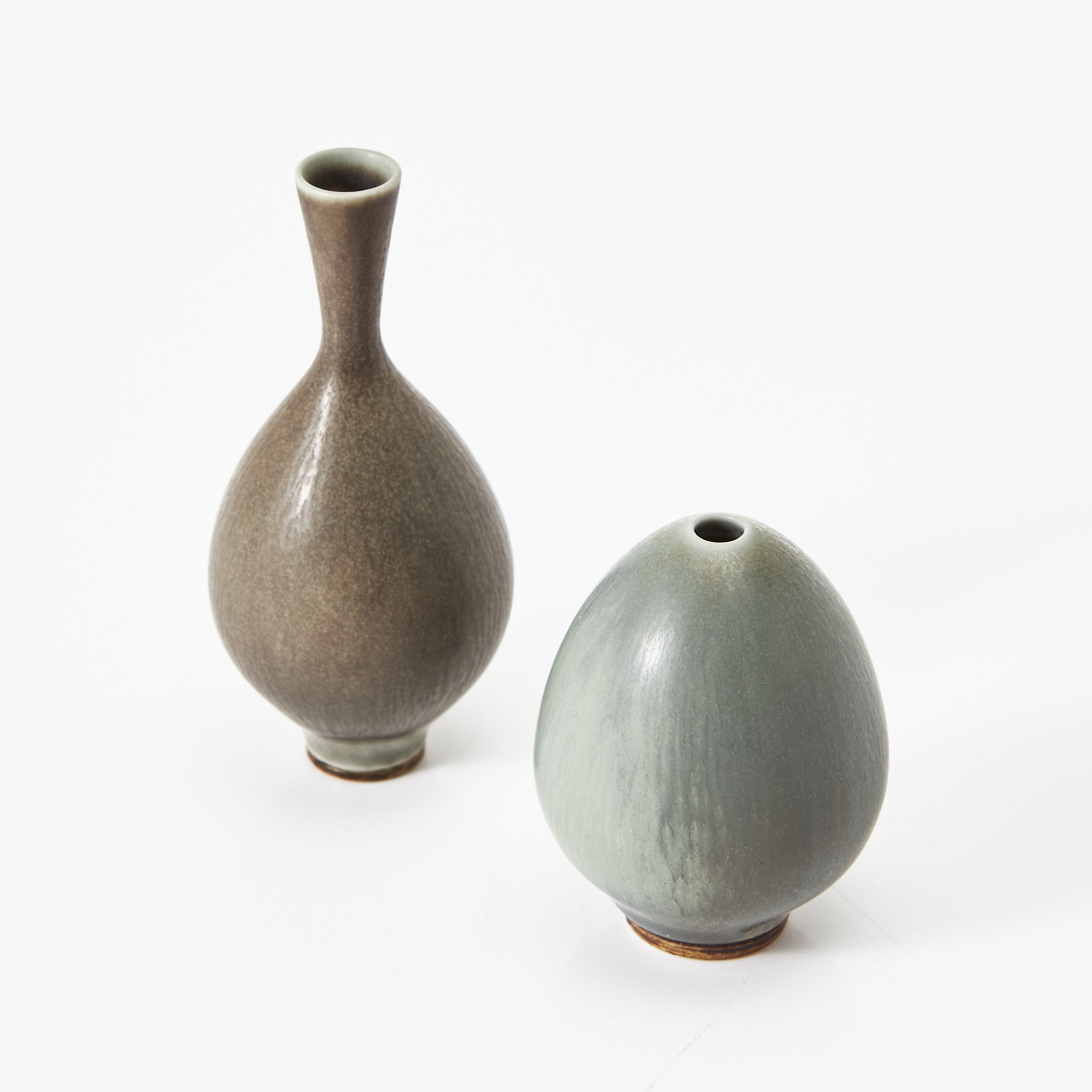 BERNDT FRIBERG. (Sverige, 1899–1981). Miniatyrvaser, 2 st, stengods, signerad, Gustavsbergs Studio.