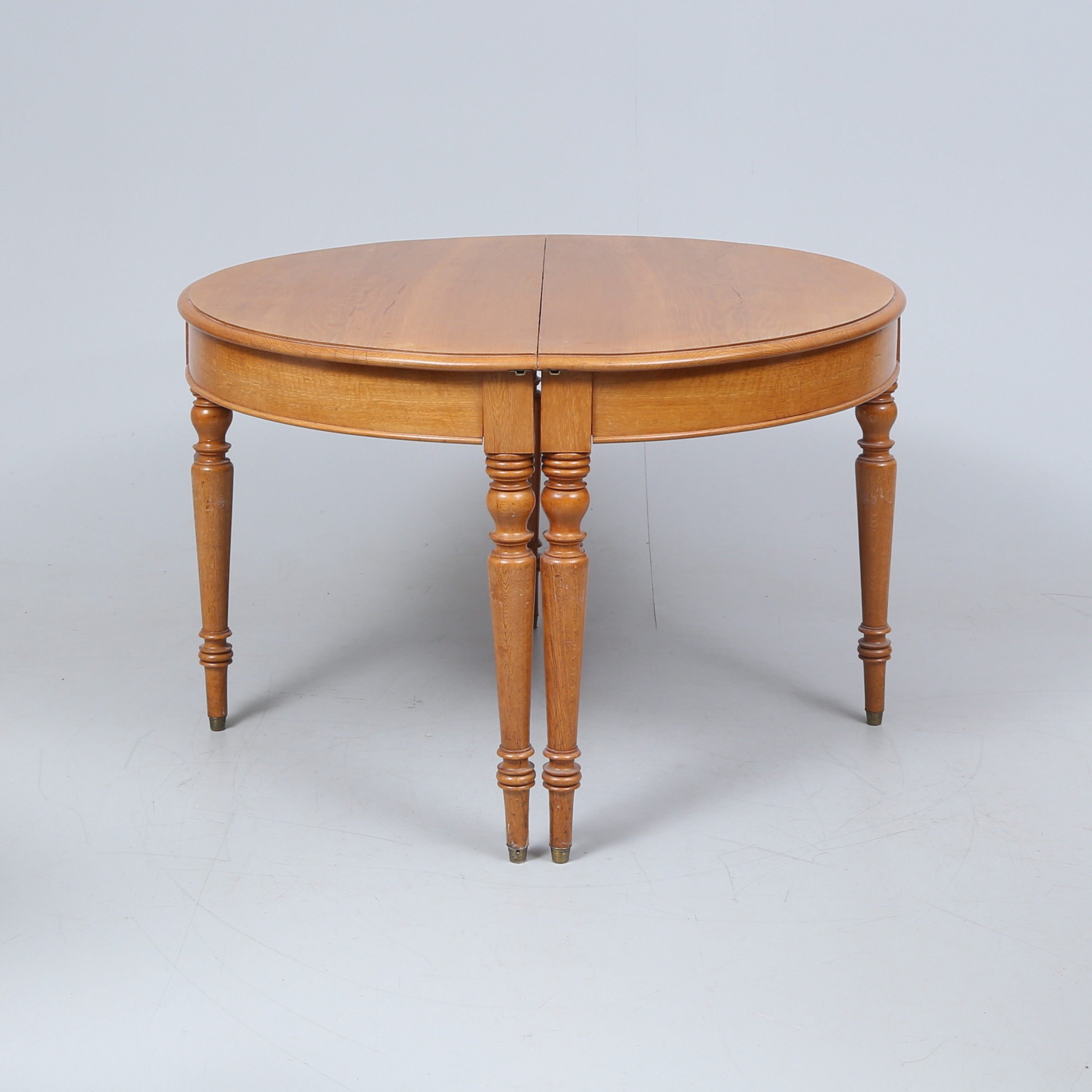 MÅNBORD, 2 delar, nyrenässans, 1800-talets slut.