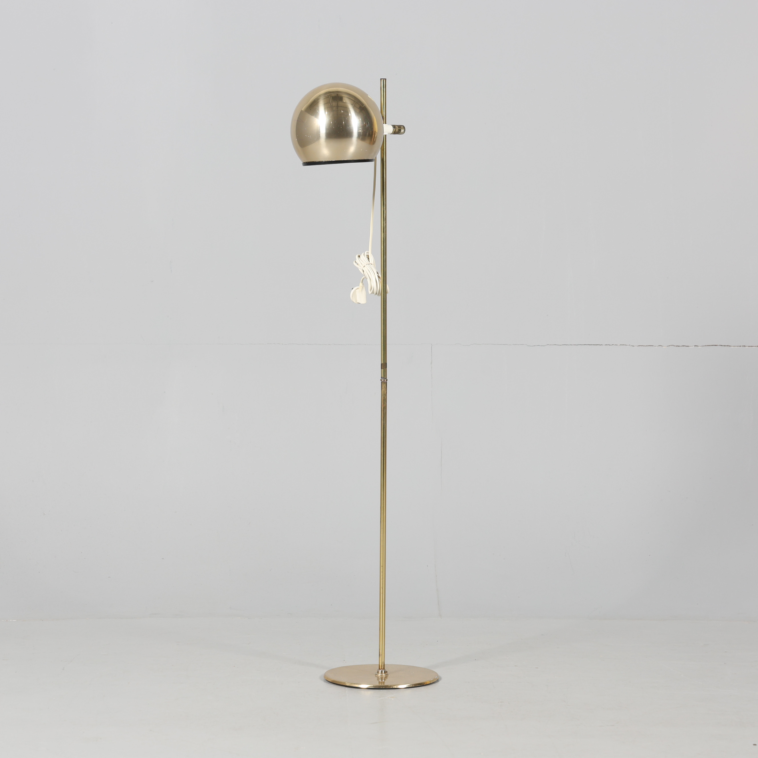 GOLVLAMPA, metall, "Klot 1", Hemi.
