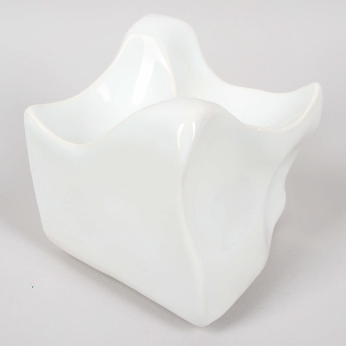 ÅSA LINDSJÖ. Skulptur, "Slicksten", porslin, signerad.