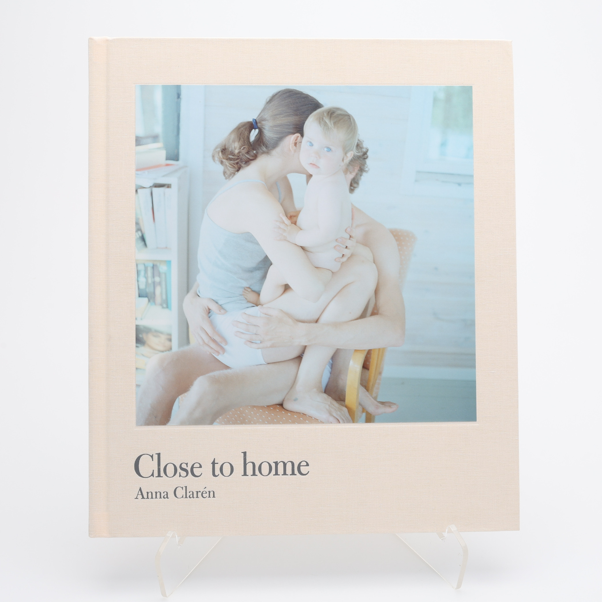 FOTO. DEN SVENSKE FOTOGRAFEN ANNA CLARÉNS "CLOSE TO HOME", 2013 - SIGNERAD.