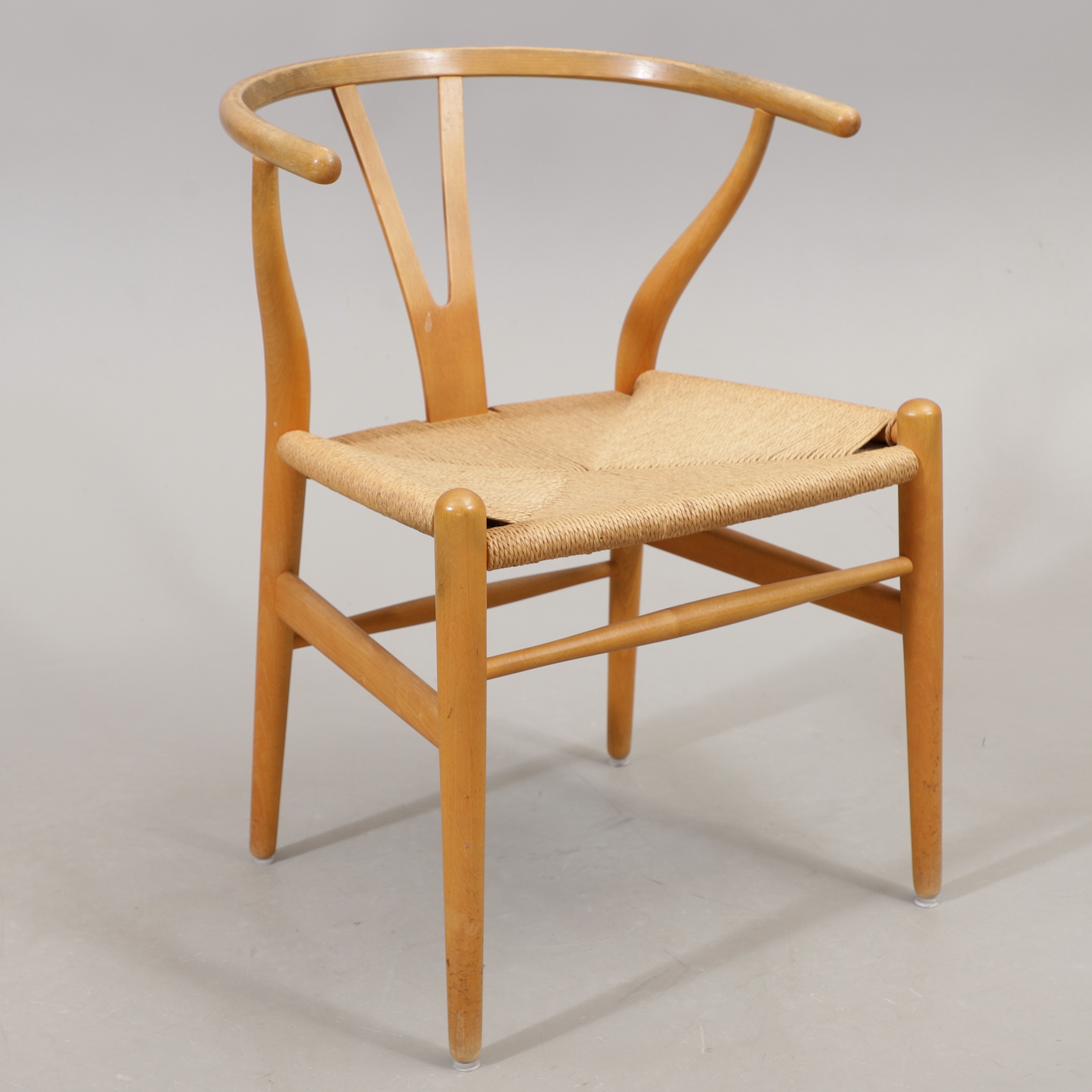 HANS J WEGNER. Stol, bok, flätad sits "Ch24 Y-stol", Carl Hansen & Søn.