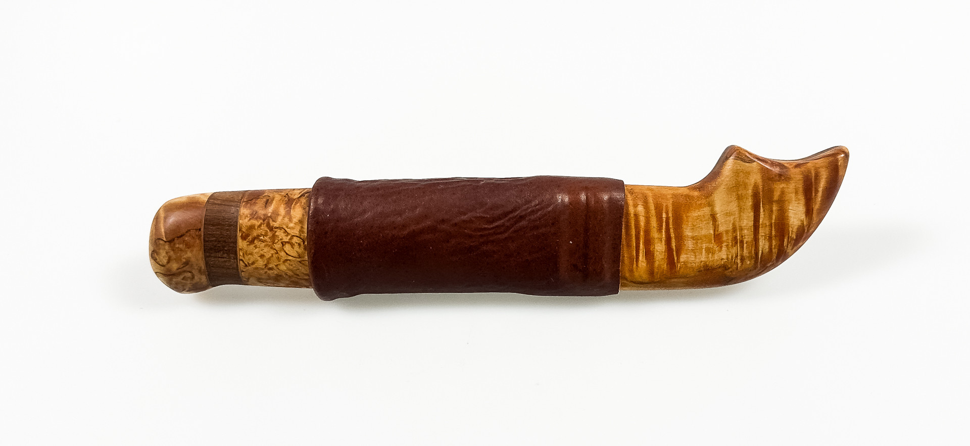 KNIV, masurbjörk, läder, signerad.