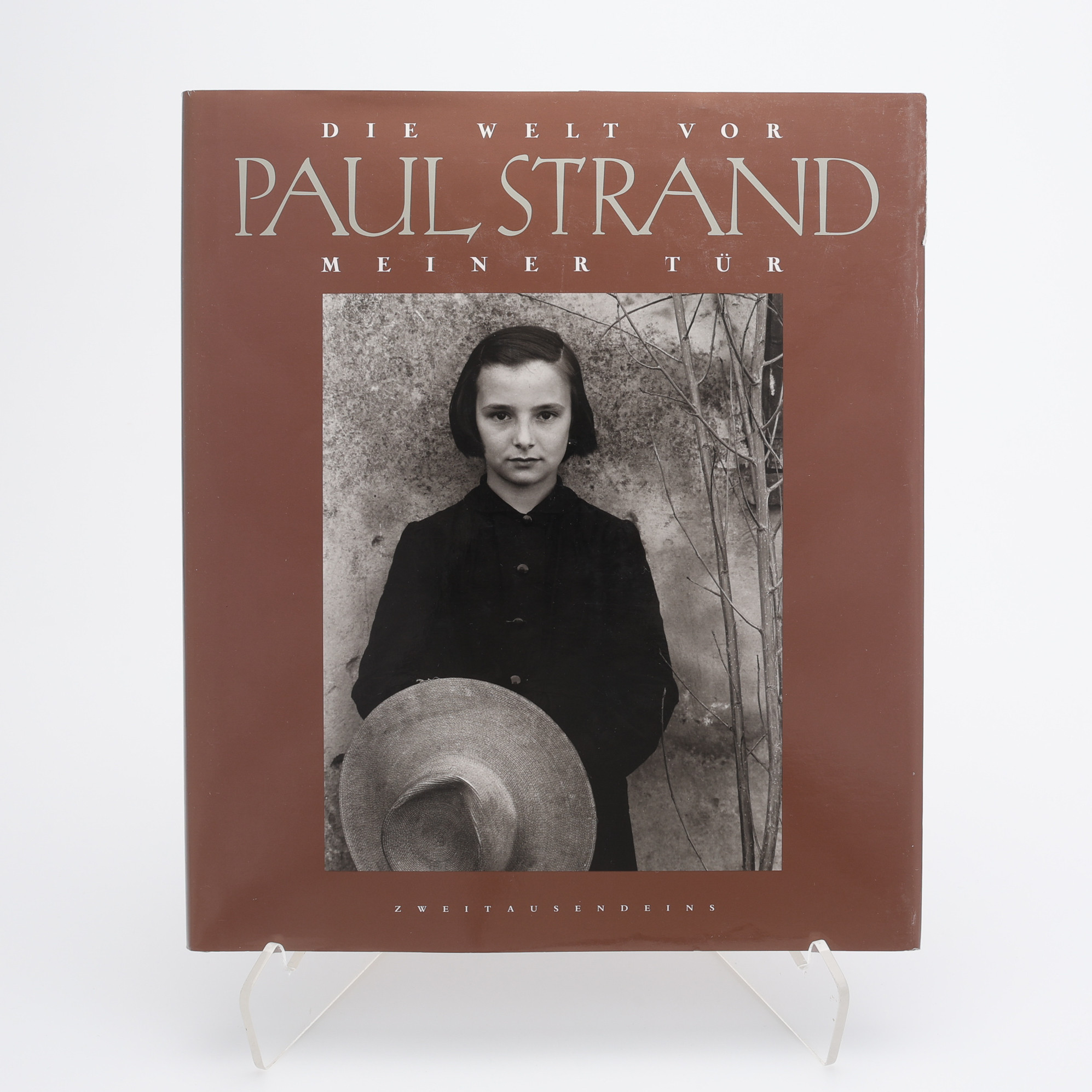 FOTO. DEN AMERIKANSKE FOTOGRAFEN PAUL STRANDS "THE WORLD ON MY DOORSTEP" I FÖRSTA TYSKA UPPLAGAN, 1994.