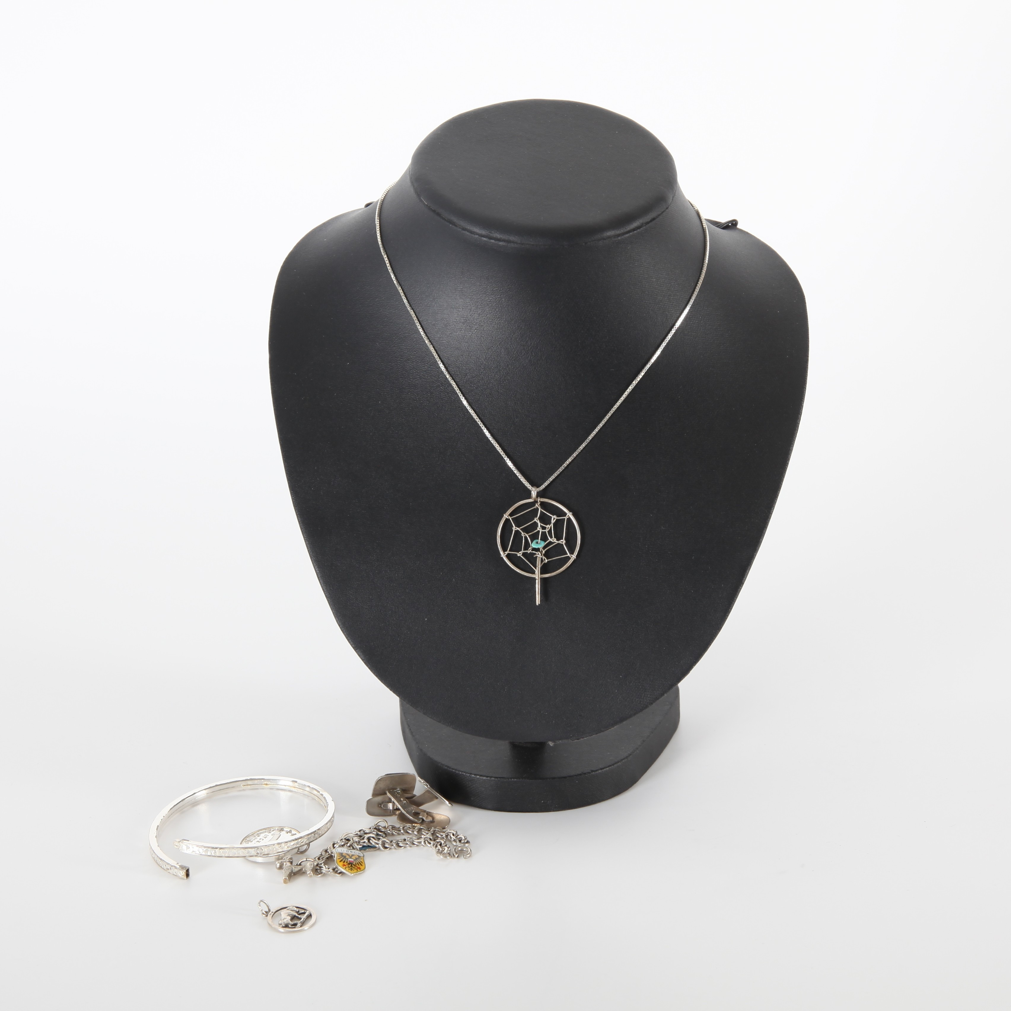 SILVERSMYCKEN, 8 delar, halsband, armband, berlocker och manschettknappar.