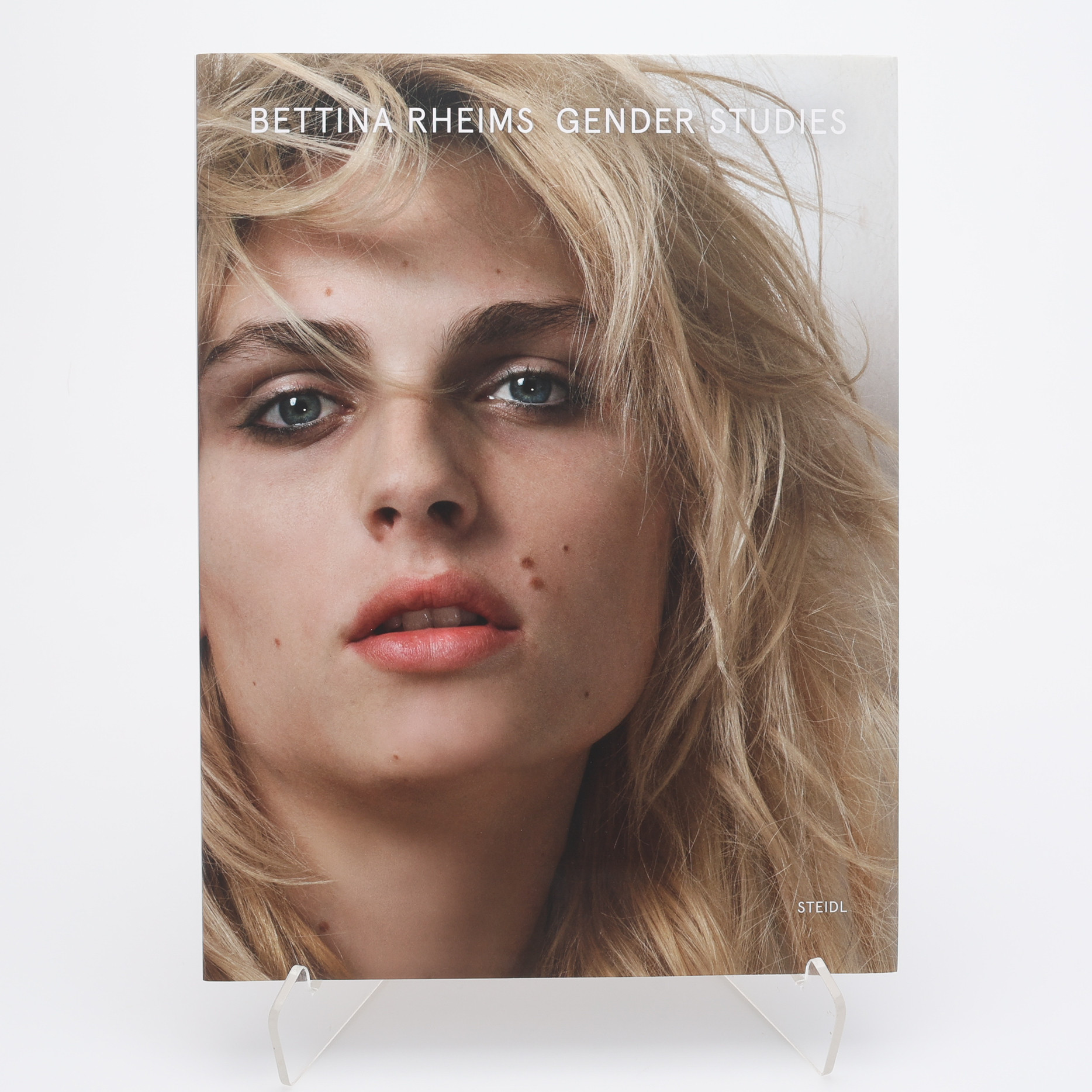 FOTO. DEN FRANSKE FOTOGRAFEN BETTINA RHEIMS "GENDER STUDIES" I FÖRSTA UPPLAGAN, 2014.
