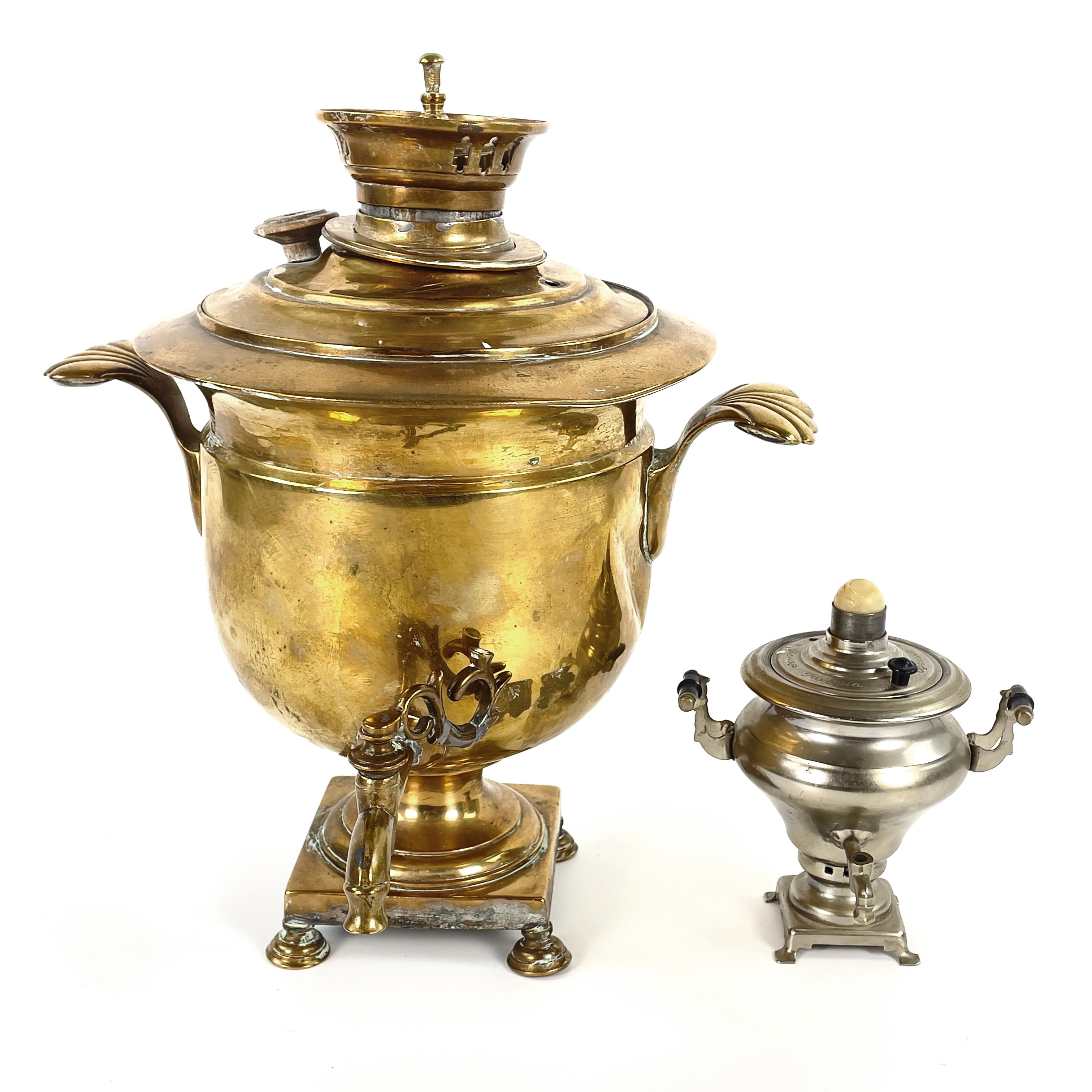 SAMOVAR samt MINIATYRSAMOVAR, 2 delar.