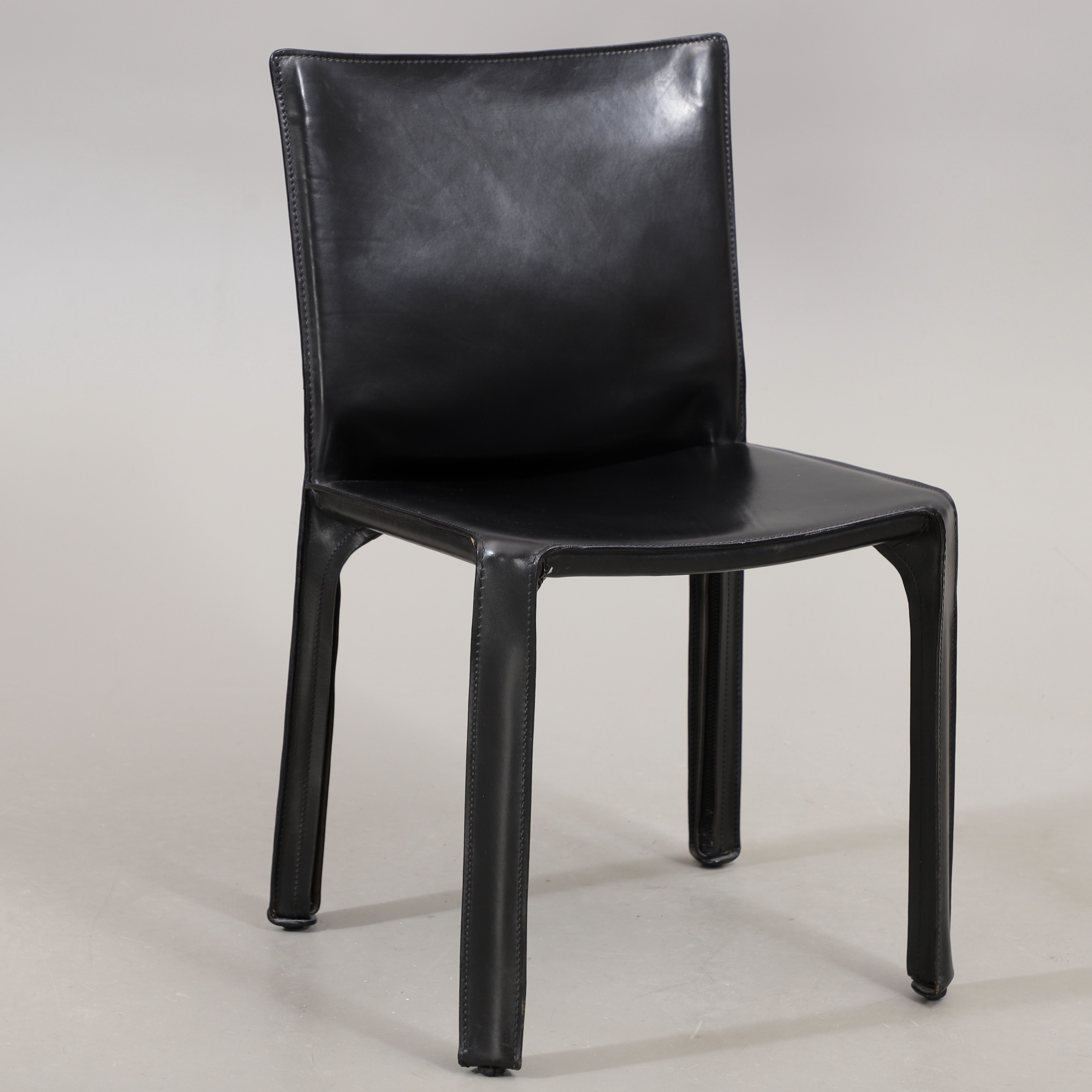 MARIO BELLINI. Stol, läder, "Cab 412", Cassina, Italien.