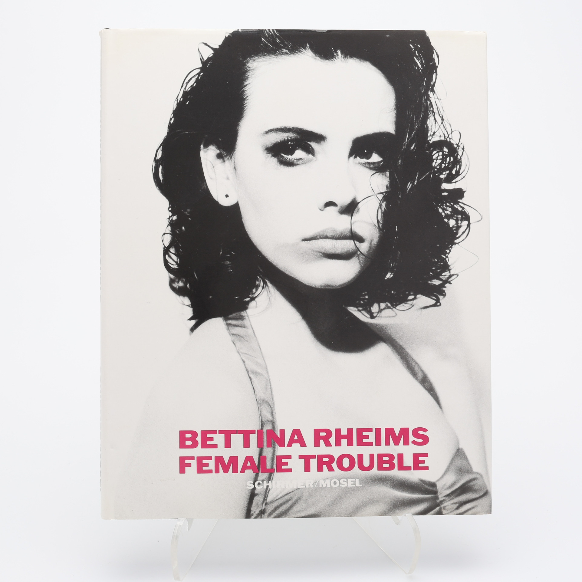 FOTO. DEN FRANSKE FOTOGRAFEN BETTINA RHEIMS "FEMALE TROUBLE" I FÖRSTA UPPLAGAN, 1989.