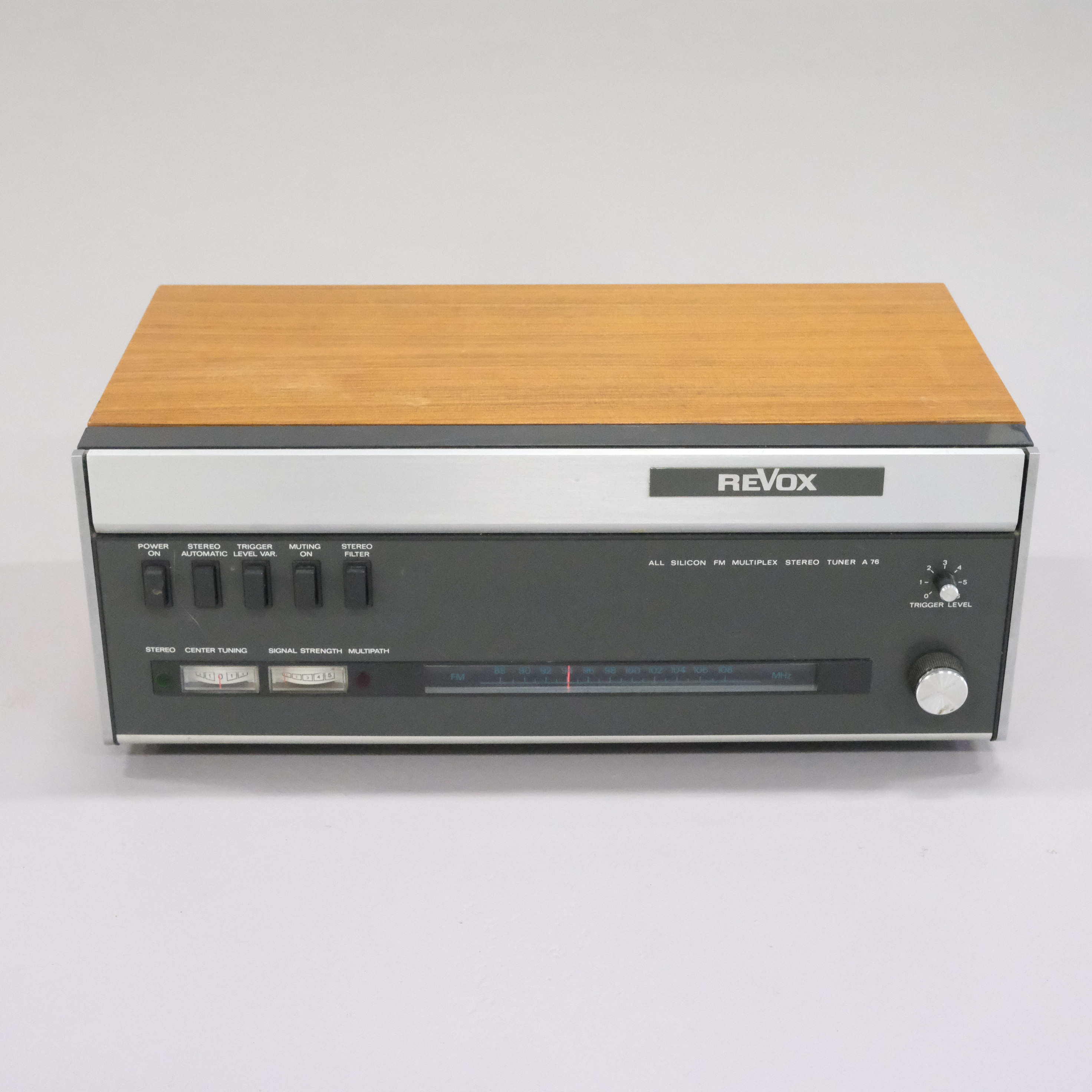 FM STEREO TUNER. REVOX A76.
