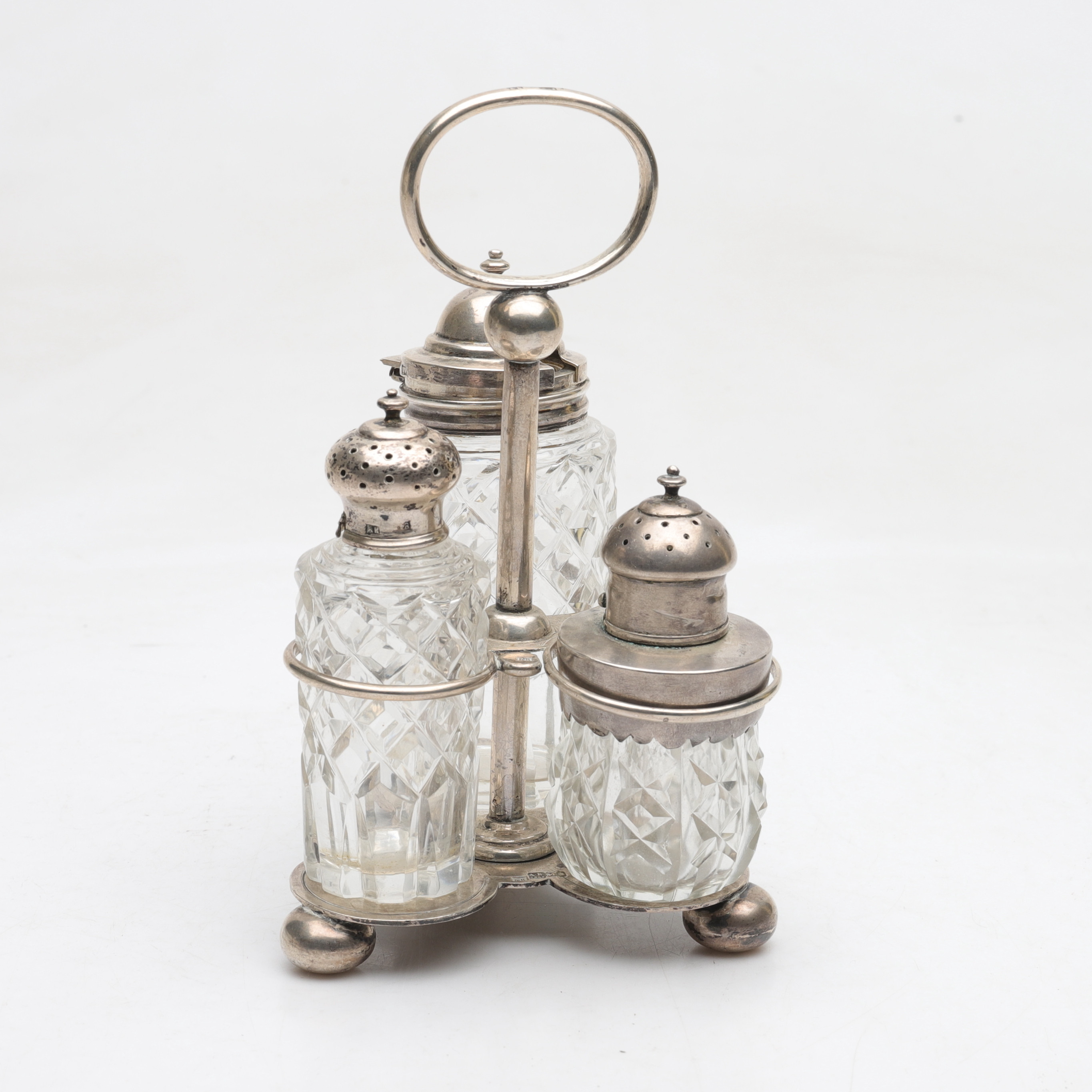 BORDSSURTOUT, silver och glas, stämplad AK, Ryssland, 1882.