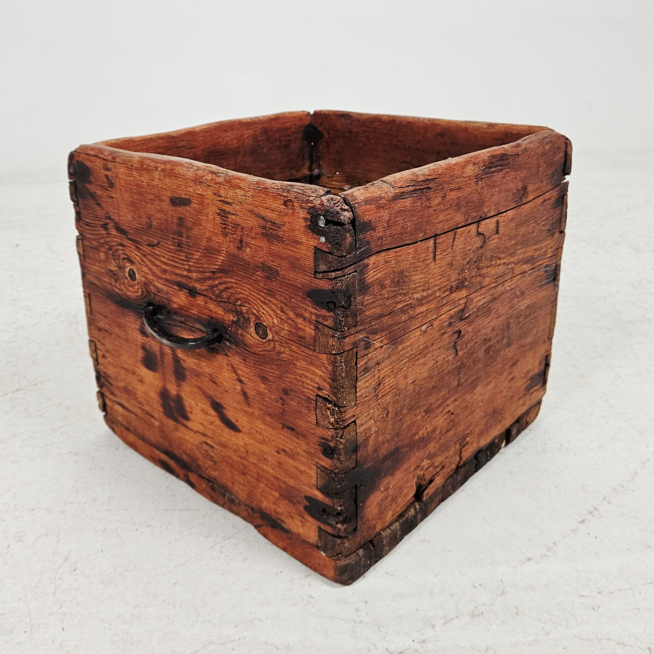 KÄRL/LÅDA, trä, allmoge, daterad 1751.