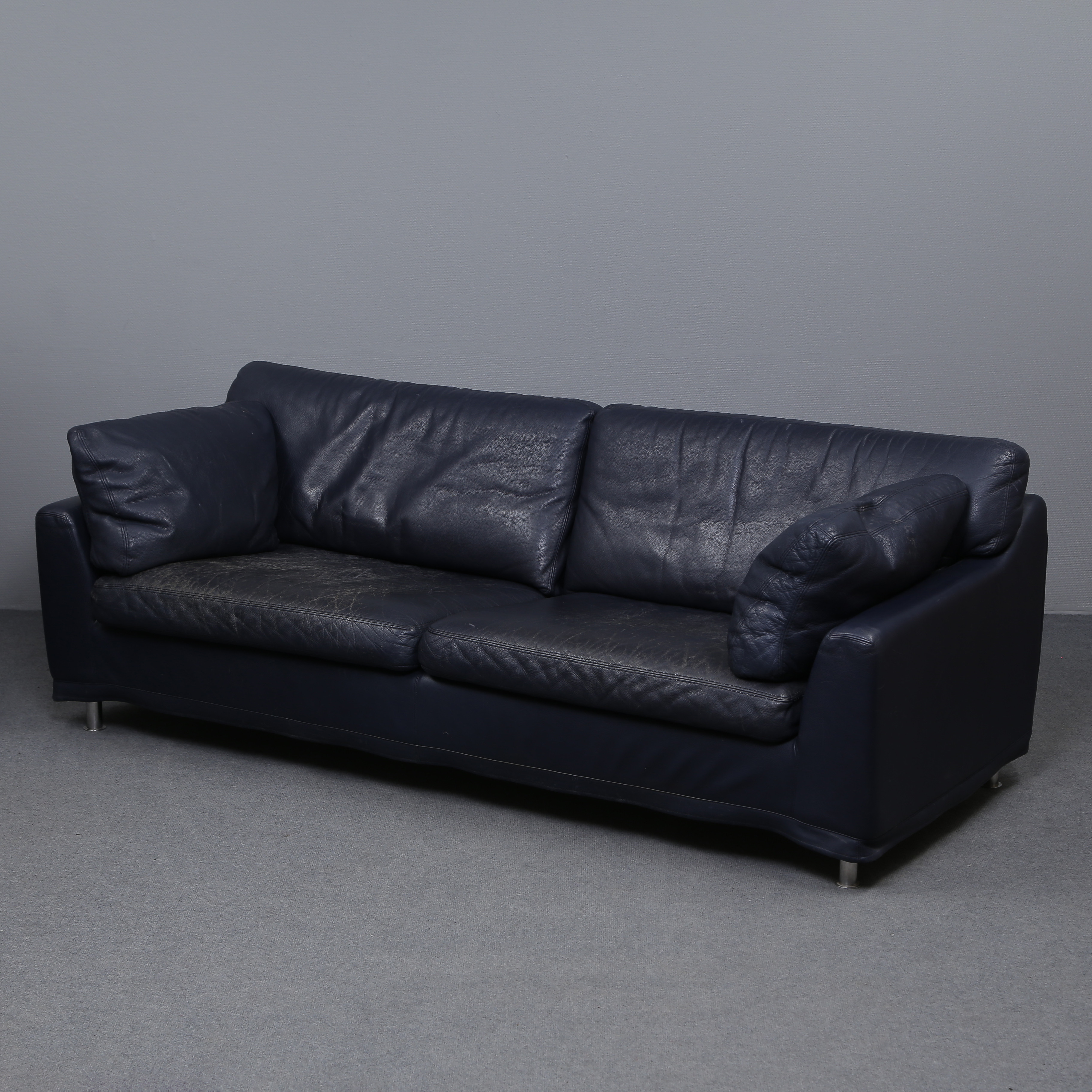 SOFFA "FREDRIK" BLÅTT SKINN, UR KUNGA-SERIEN, DUX.